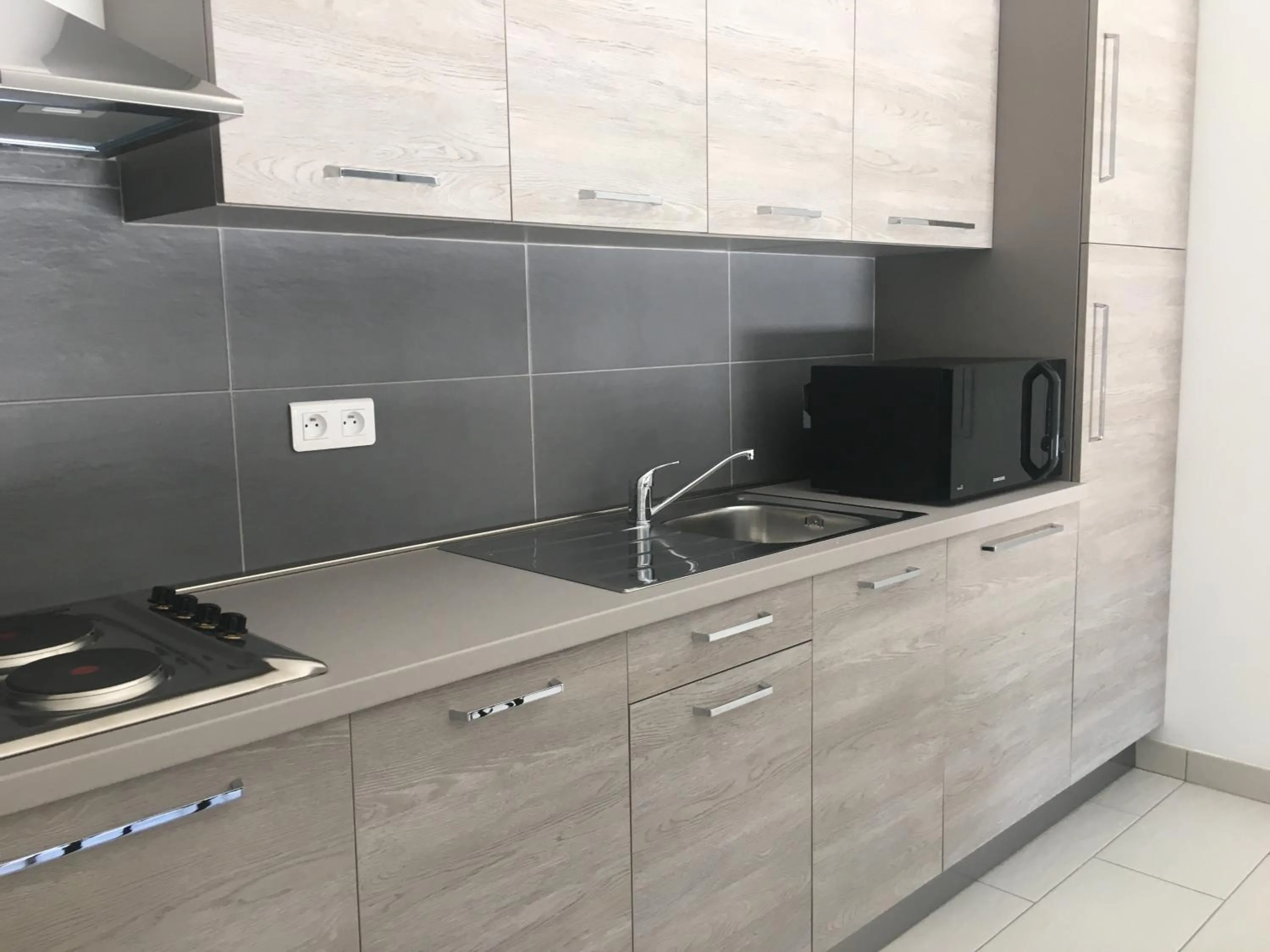 Kitchen or kitchenette in Les Alizés Résidence & Spa