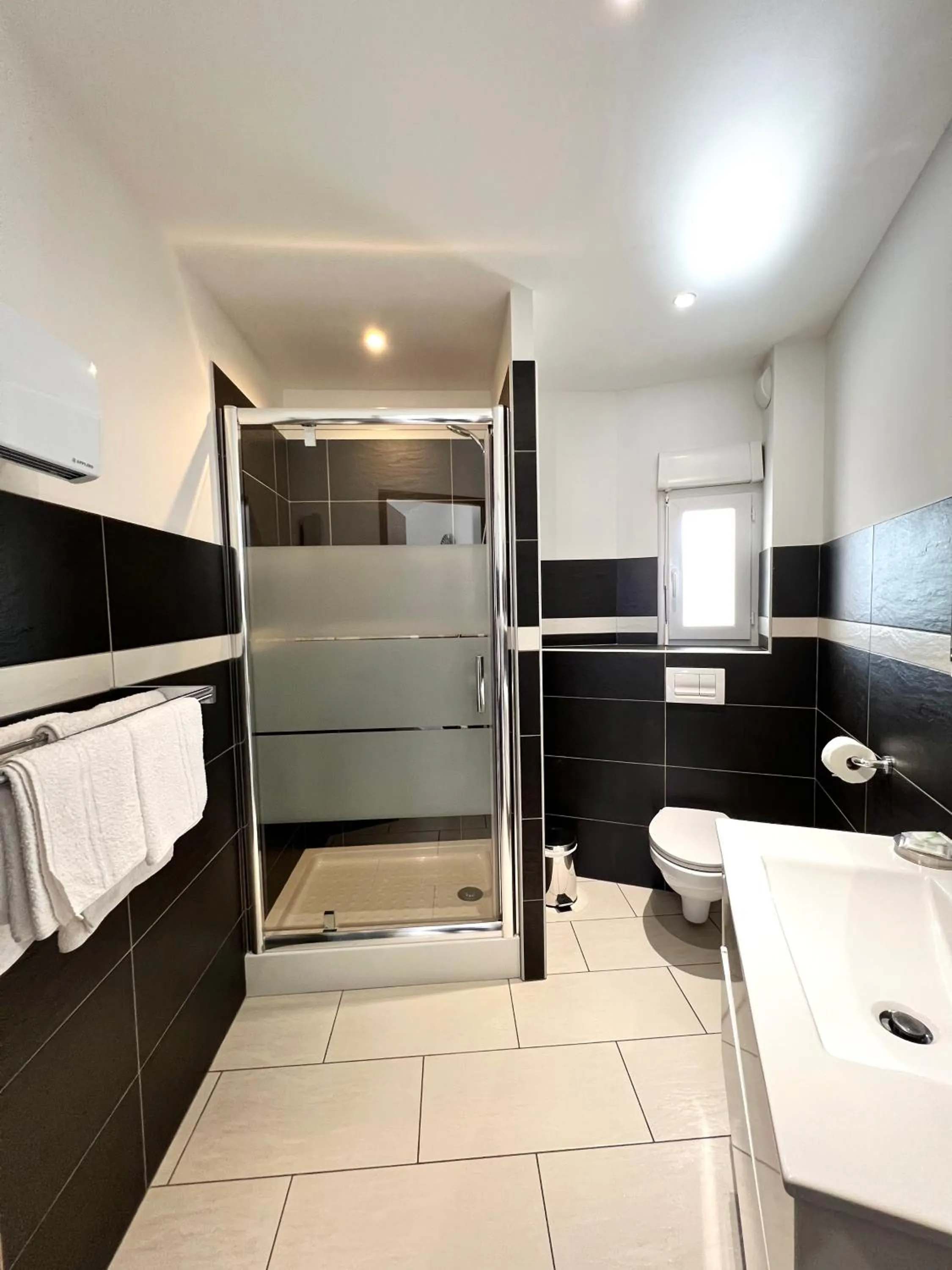 Shower in Les Alizés Résidence & Spa