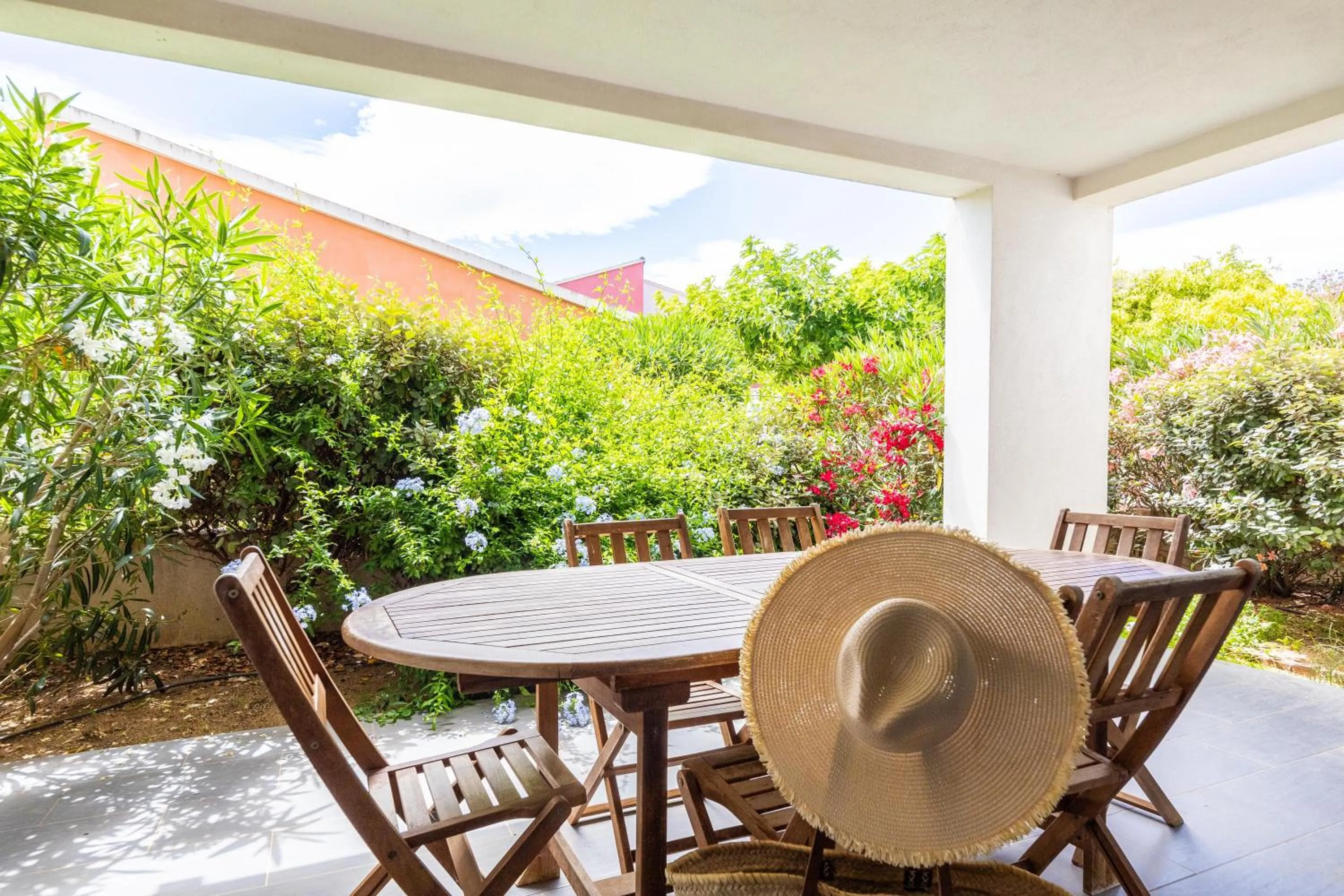 Patio in Les Alizés Résidence & Spa