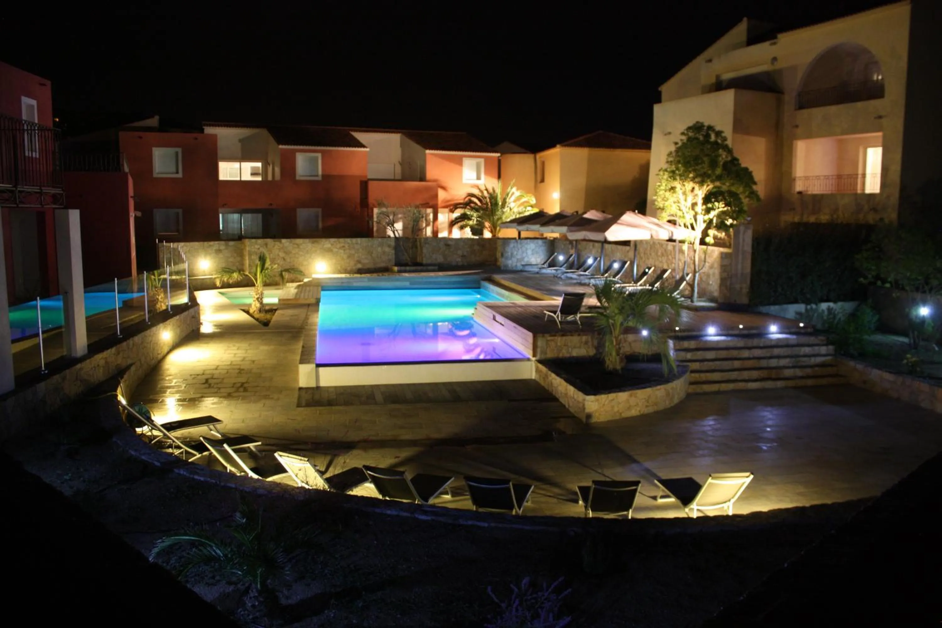 Night in Les Alizés Résidence & Spa