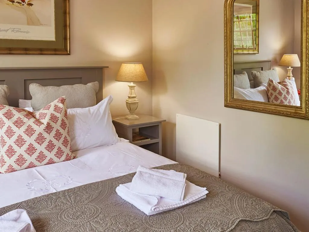 Bedroom, Bed in Highland Quarters