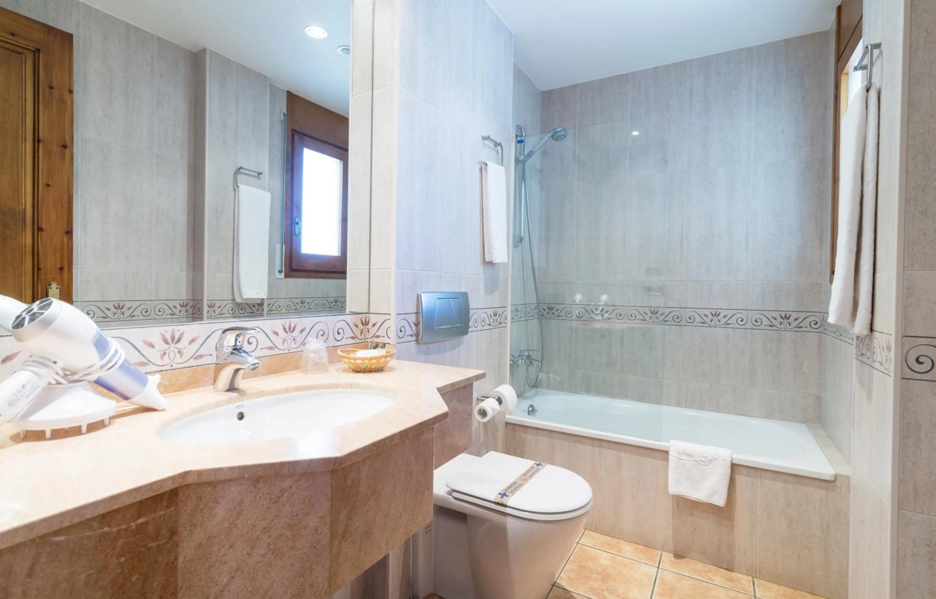 Shower in Hotel Restaurant Cal Petit