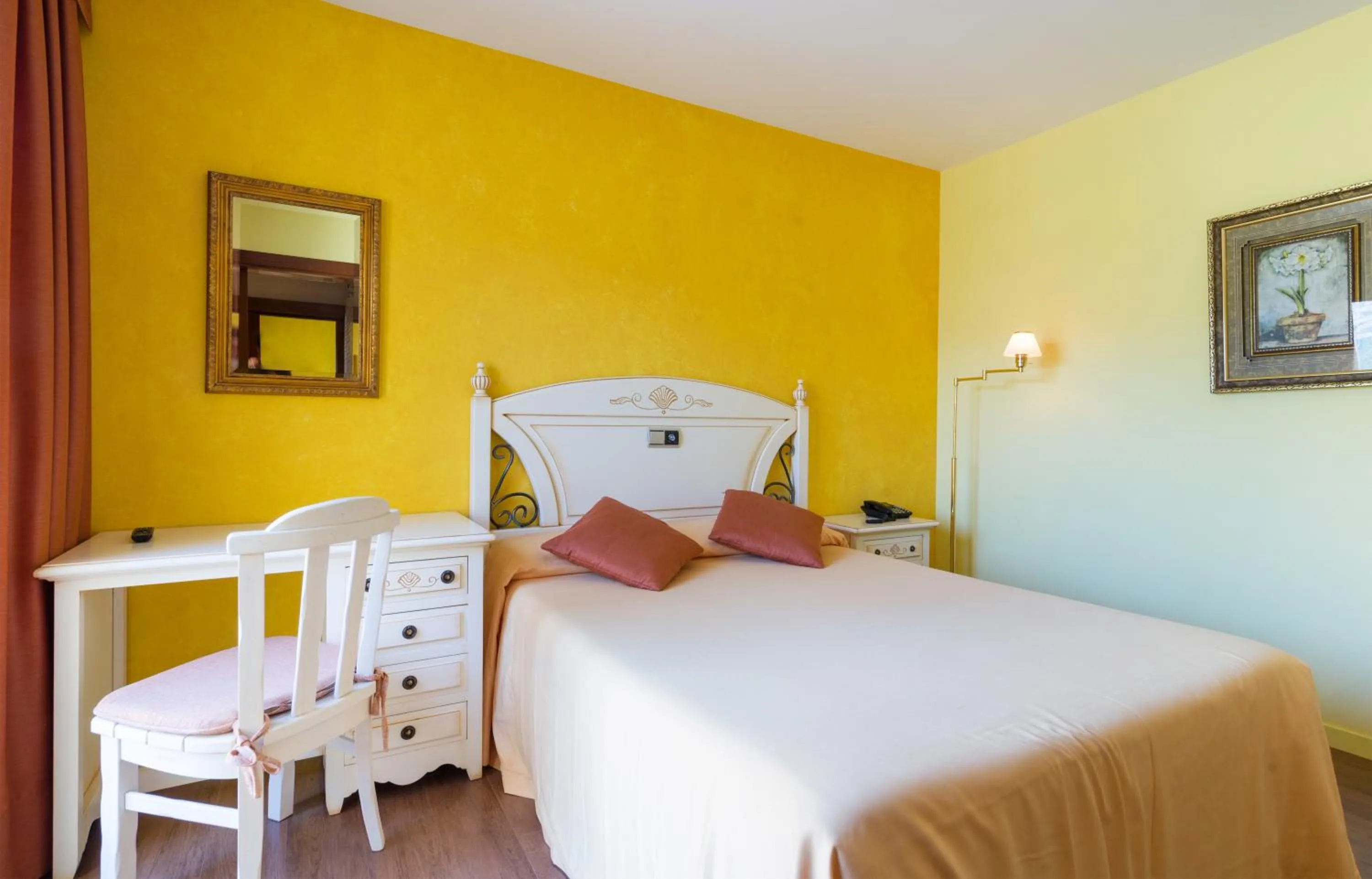 Bed in Hotel Restaurant Cal Petit