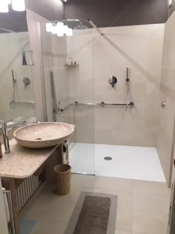 Shower in La Barchessa di Villa Pisani