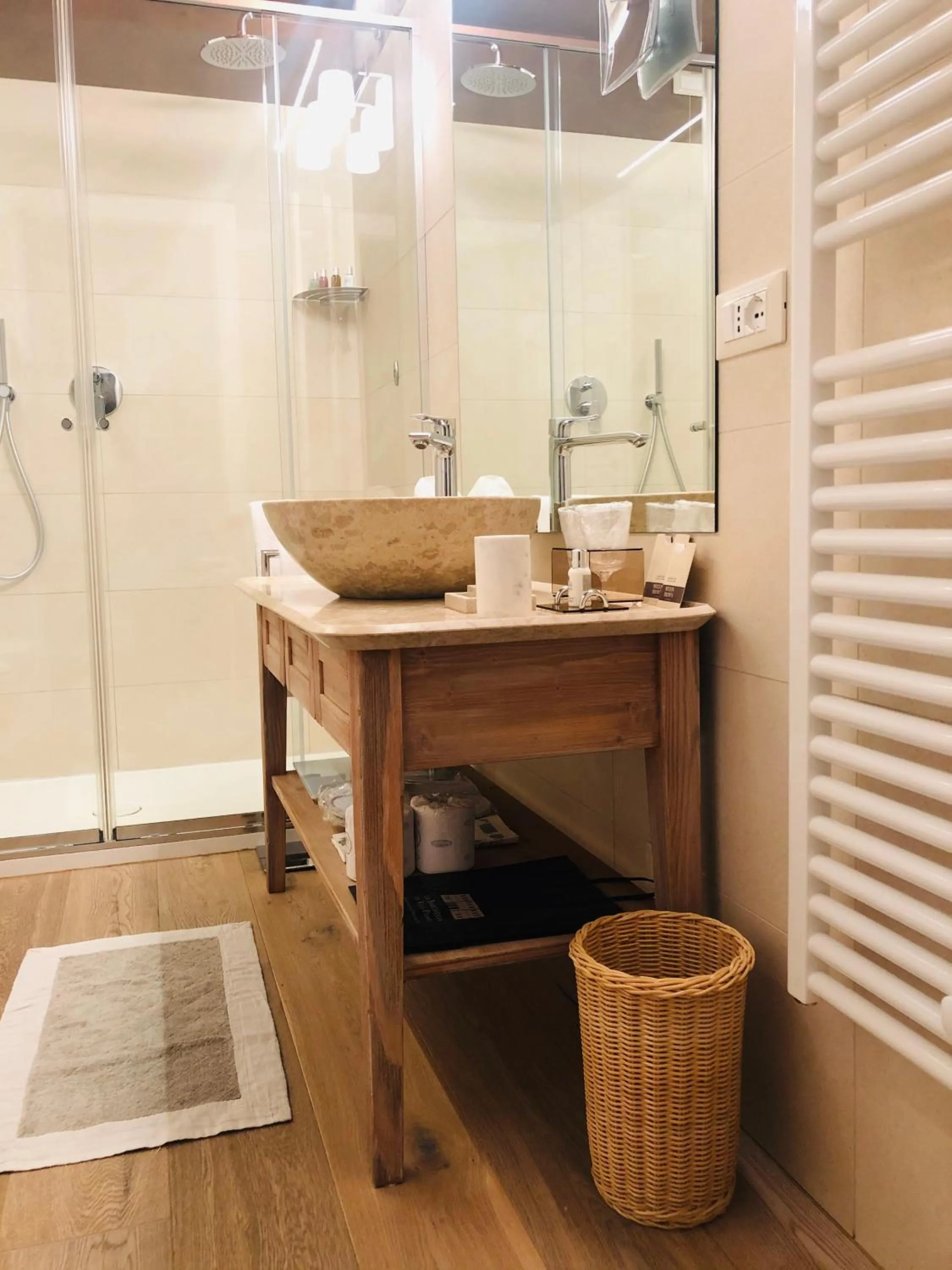 Shower in La Barchessa di Villa Pisani