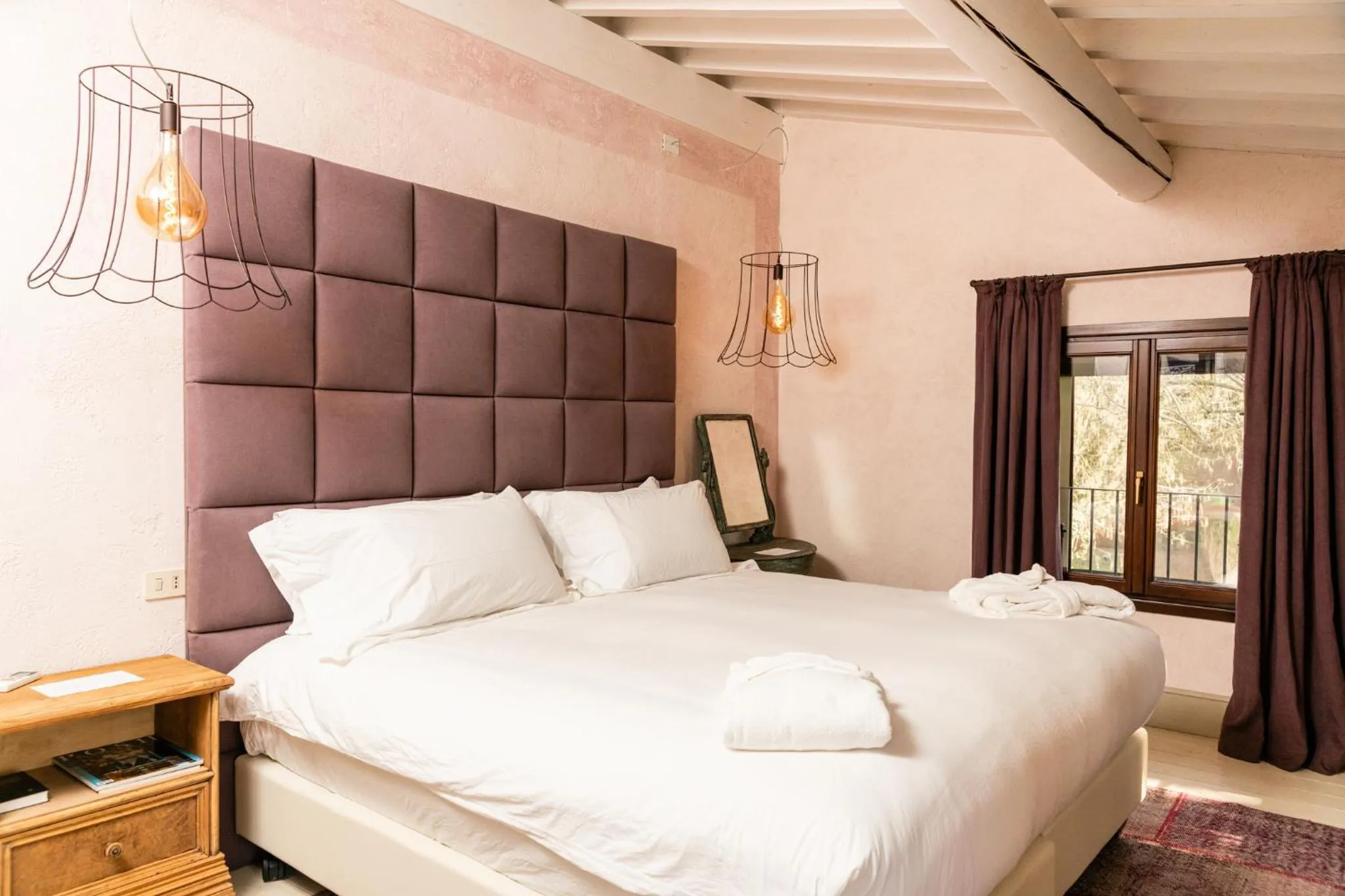 Decorative detail, Bed in La Barchessa di Villa Pisani