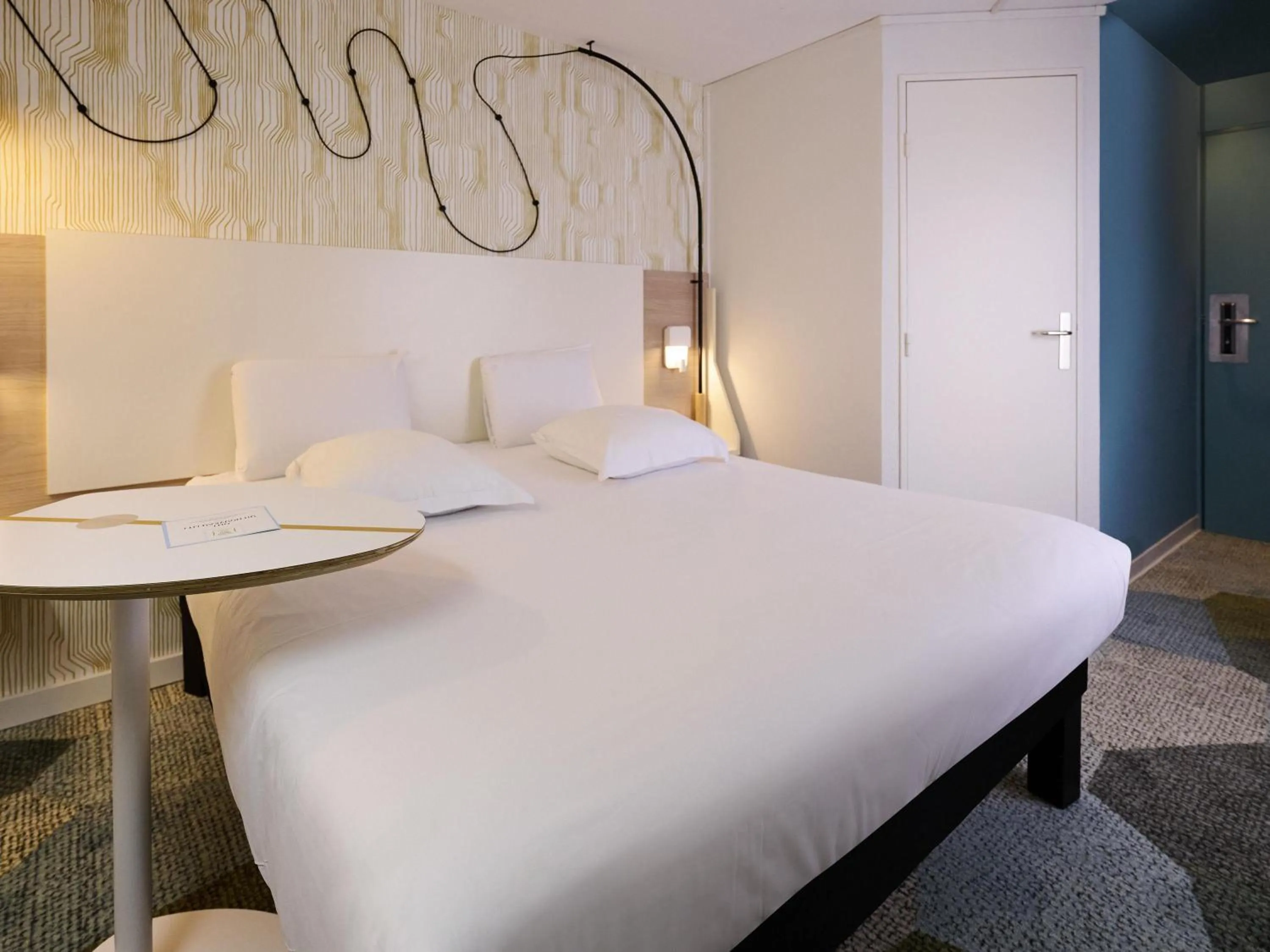 Bedroom, Bed in ibis Styles Bordeaux Begles Arena