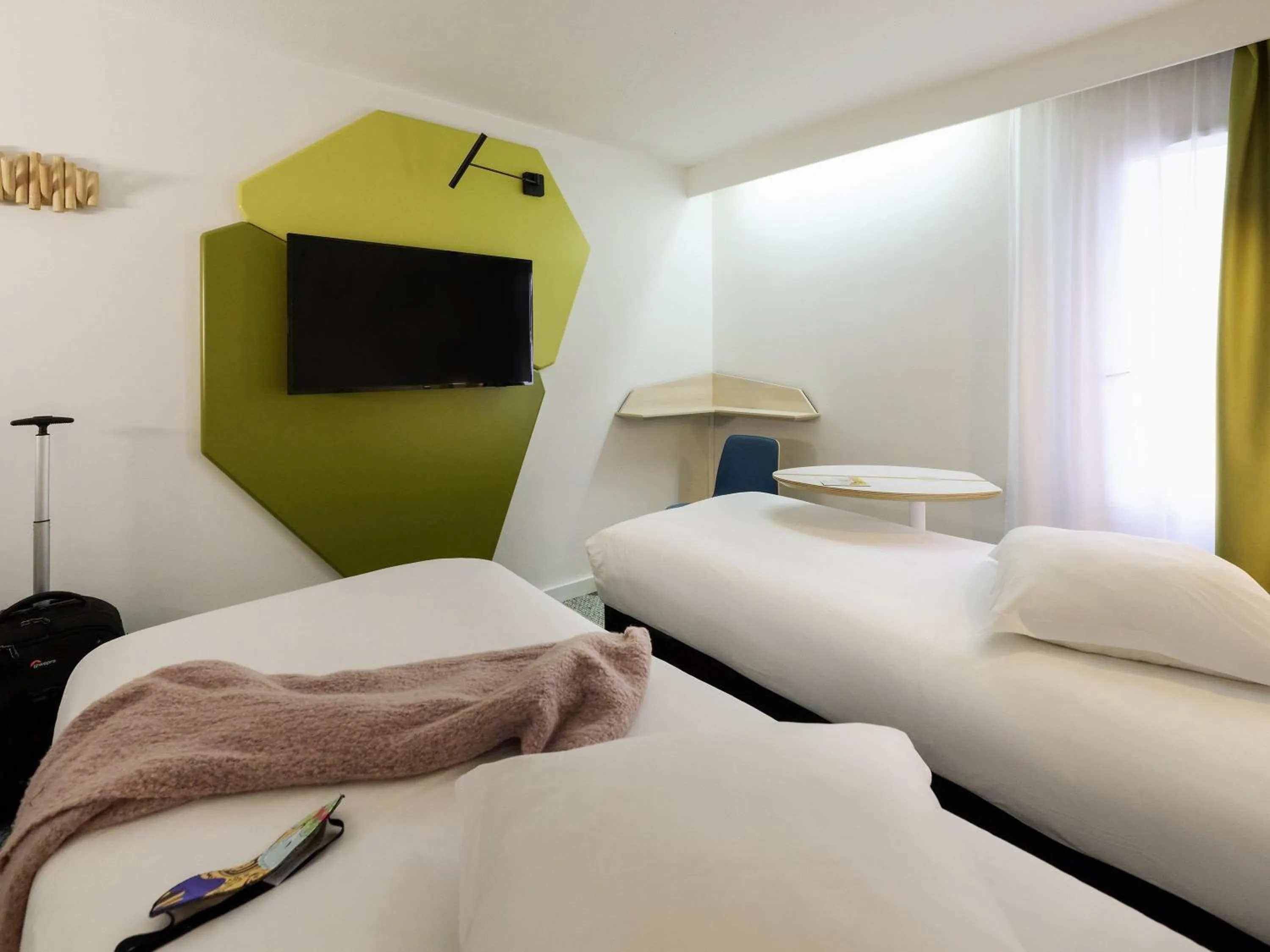 Bedroom, Bed in ibis Styles Bordeaux Begles Arena