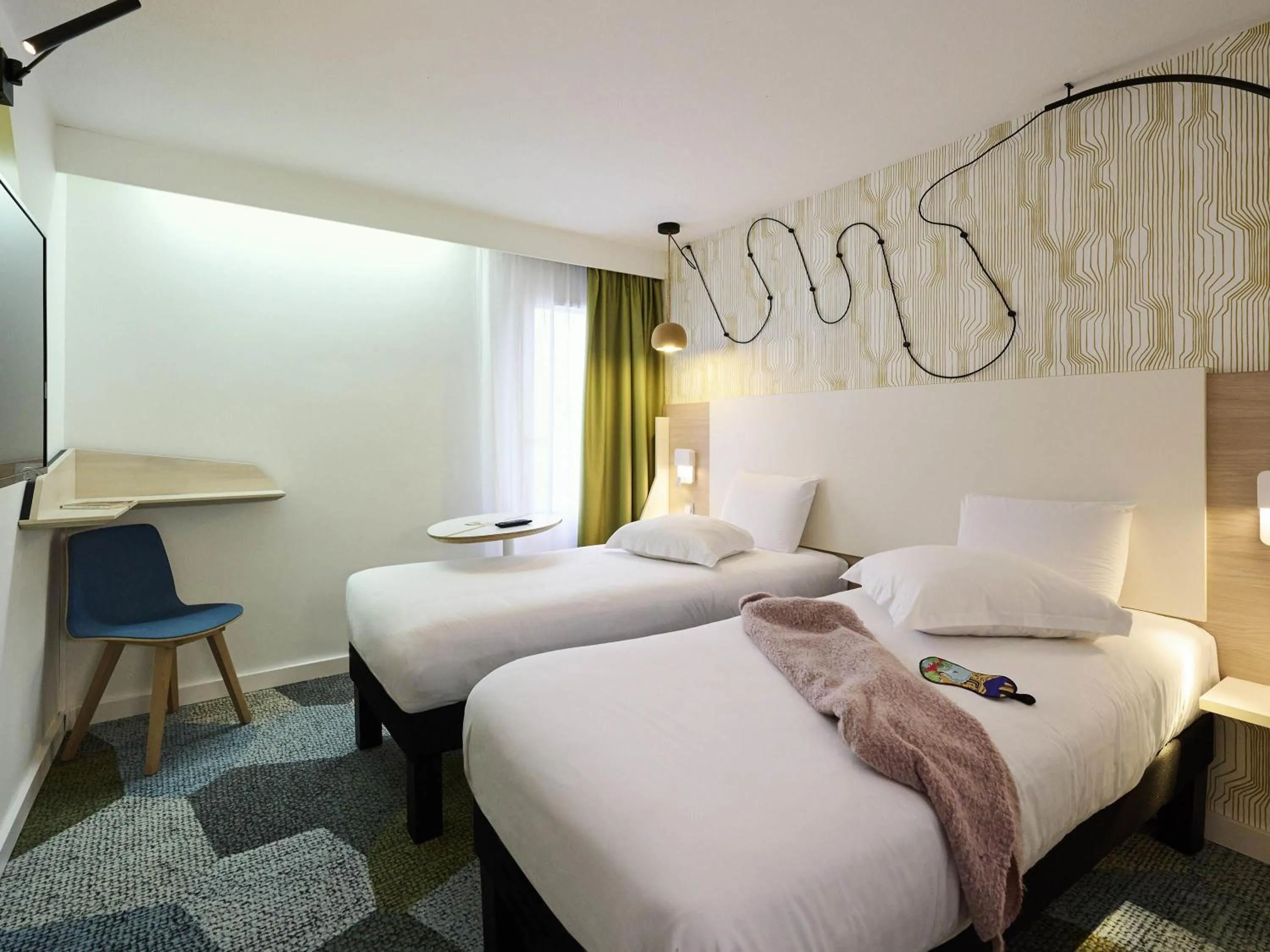 Bedroom, Bed in ibis Styles Bordeaux Begles Arena