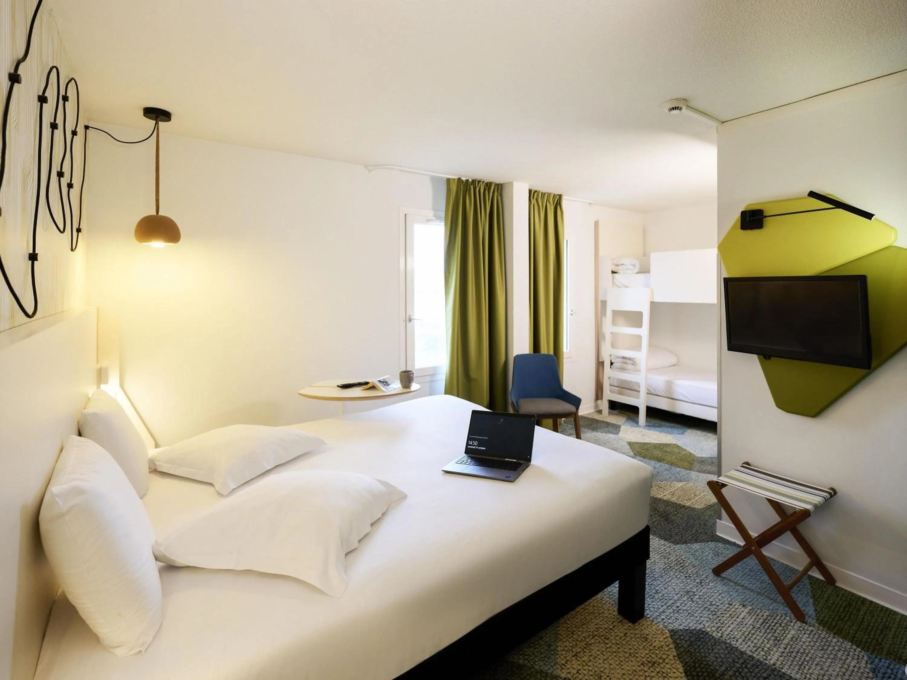 Bedroom, Bed in ibis Styles Bordeaux Begles Arena