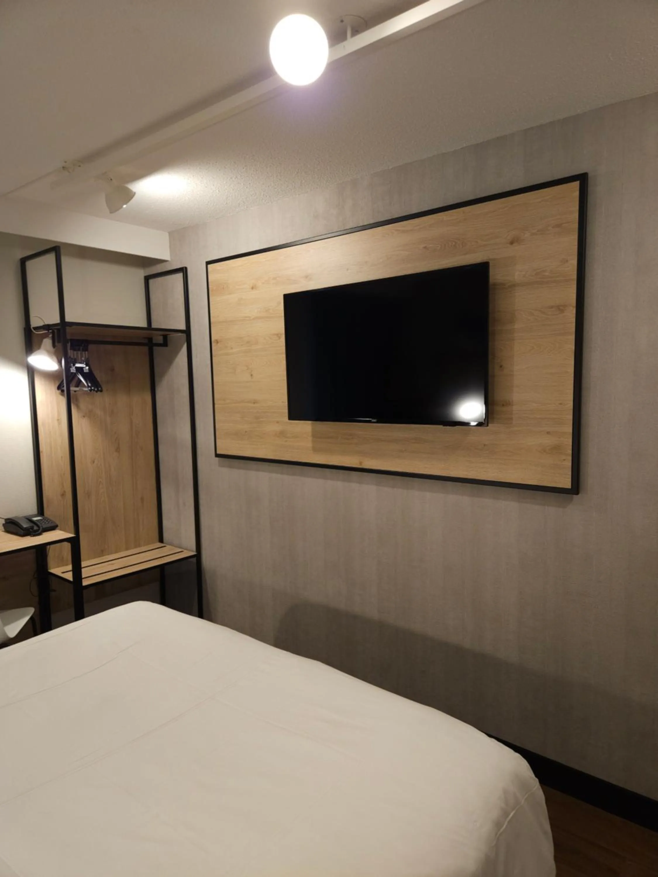 Bedroom, Bed in ibis Creil Sur Oise