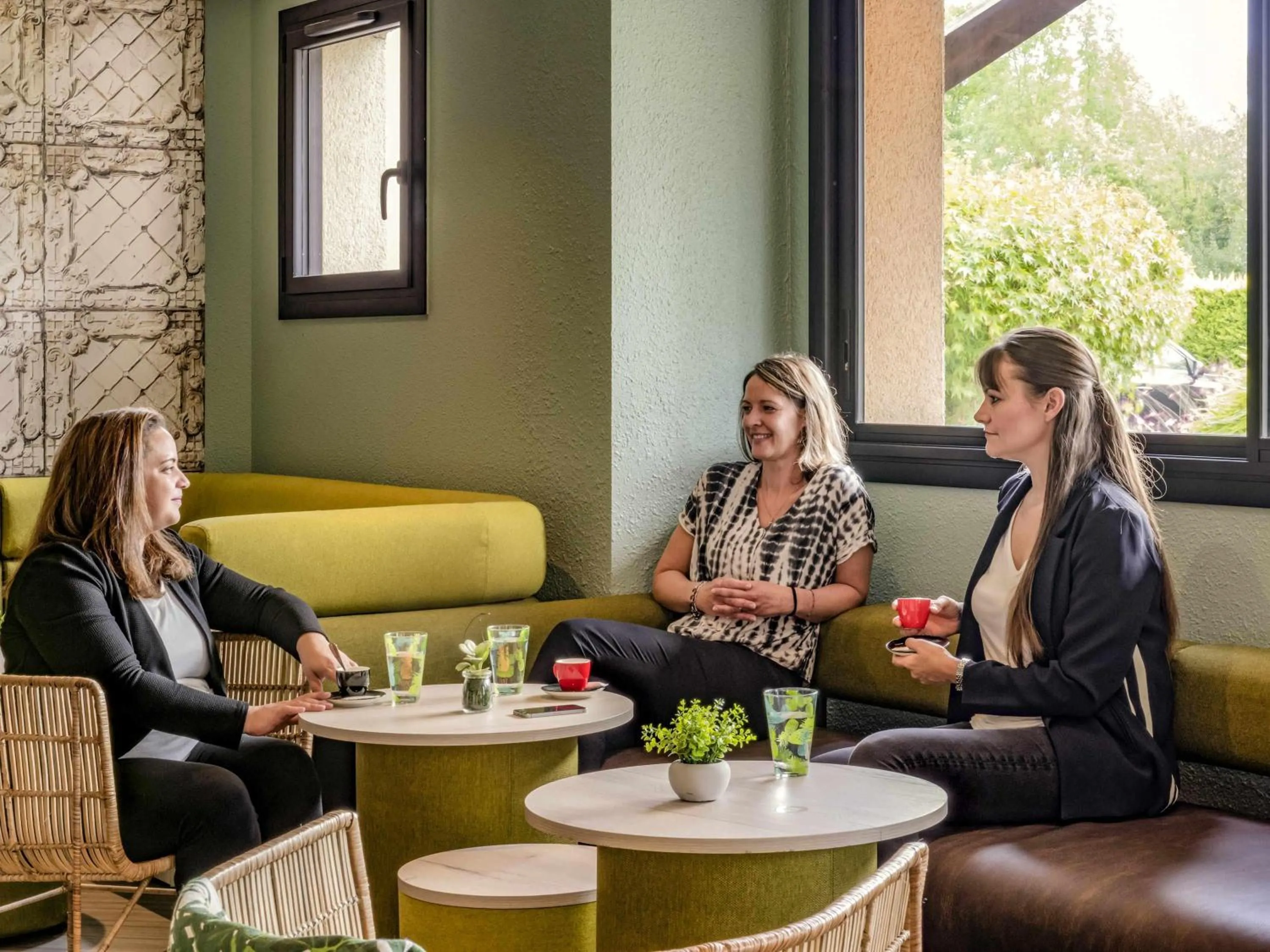 Lounge or bar in ibis Creil Sur Oise