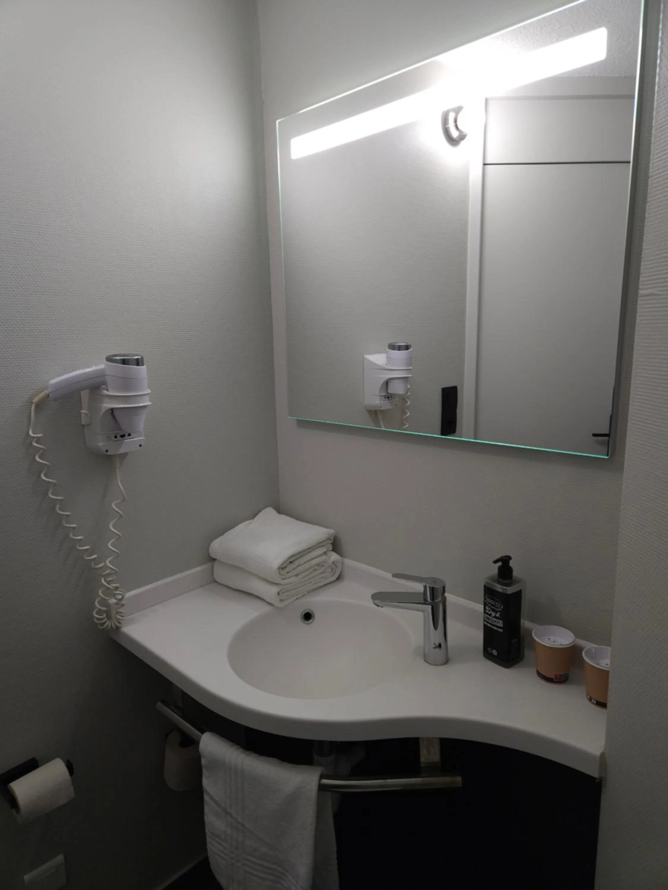 Bathroom in ibis Creil Sur Oise