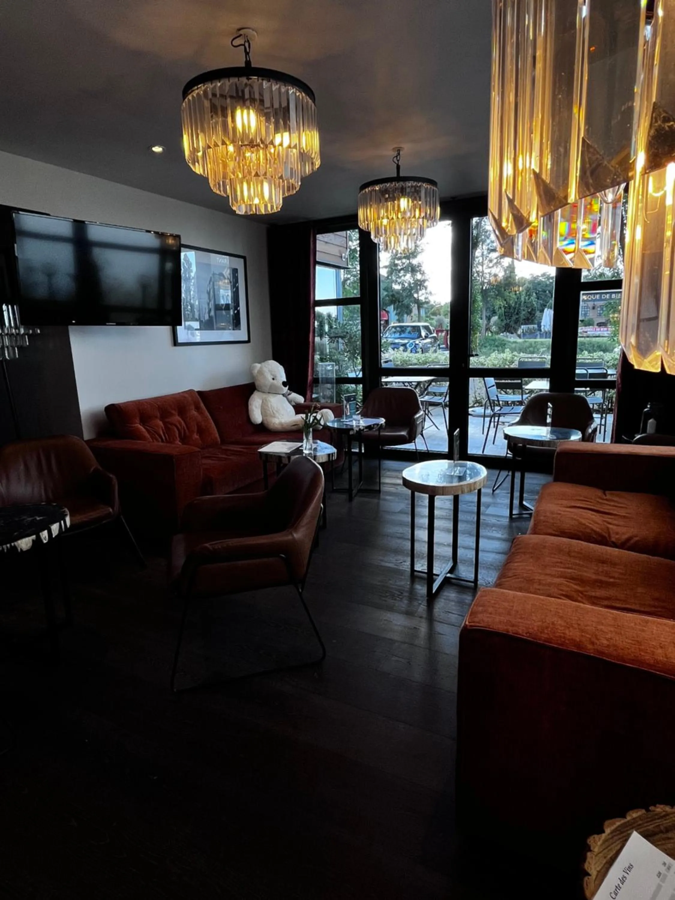 Communal lounge/ TV room in Hotel Acadie Eragny