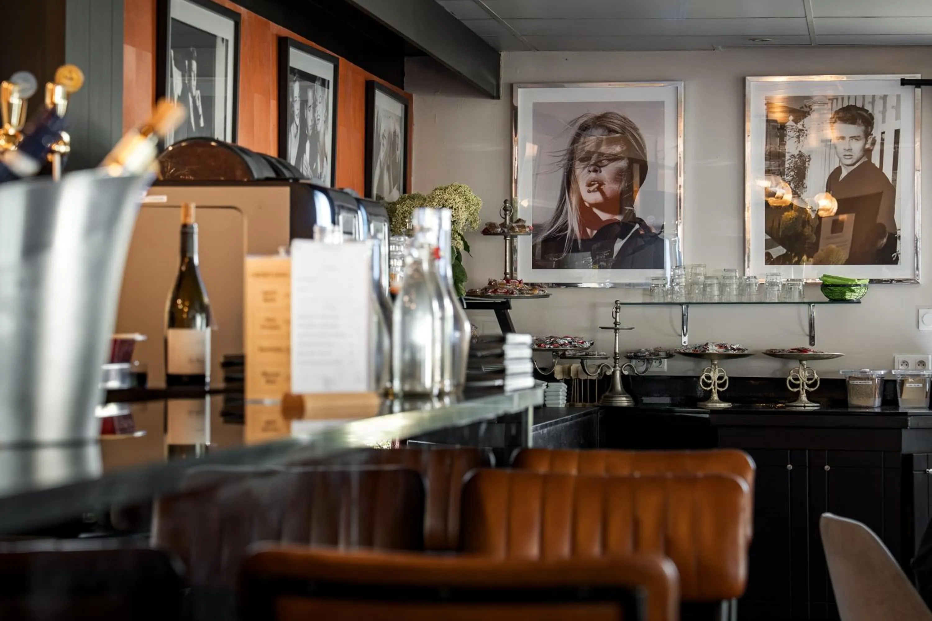 Lounge or bar in Hotel Acadie Eragny