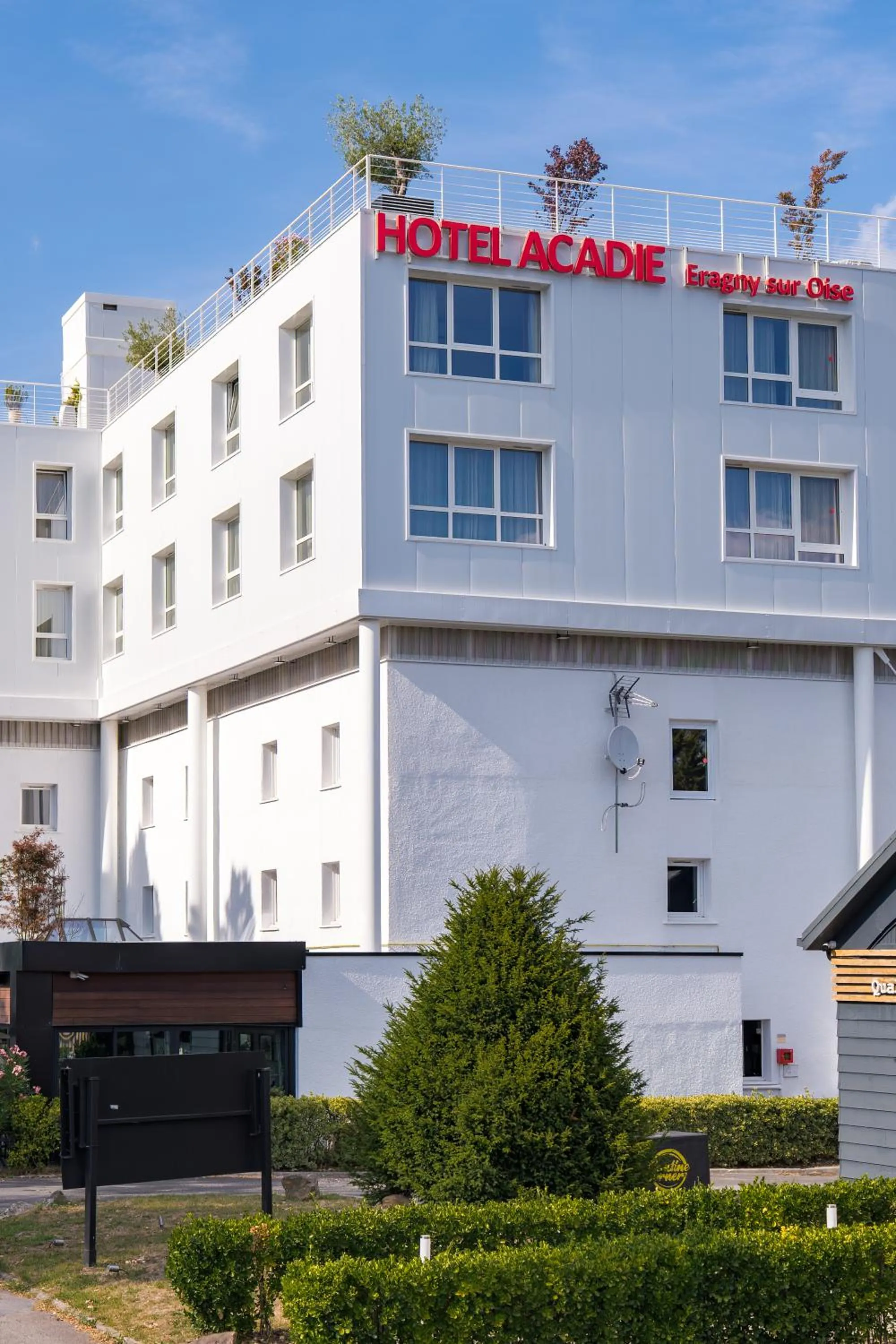 Property building in Hotel Acadie Eragny