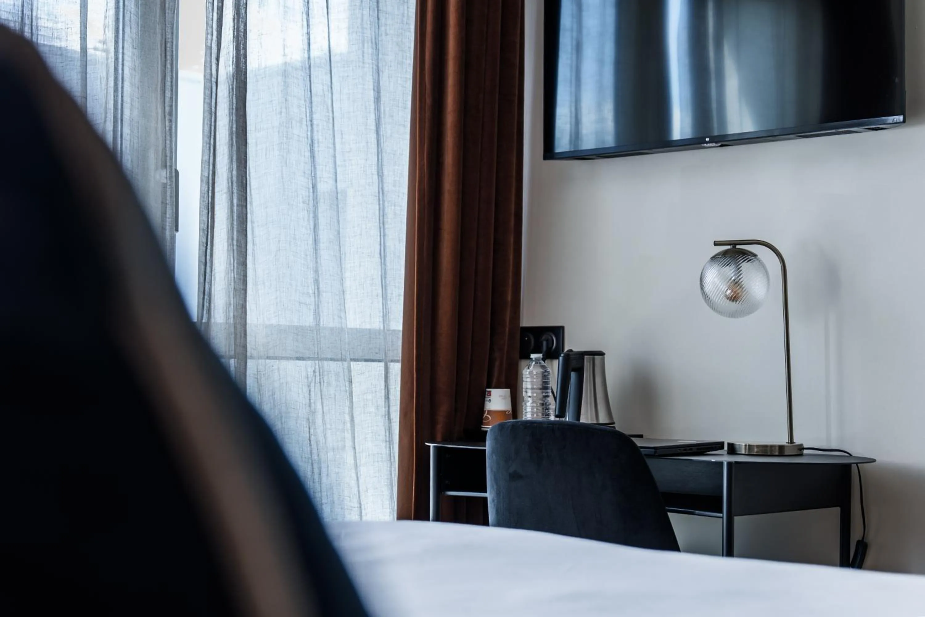 TV and multimedia, Bed in Hotel Acadie Eragny