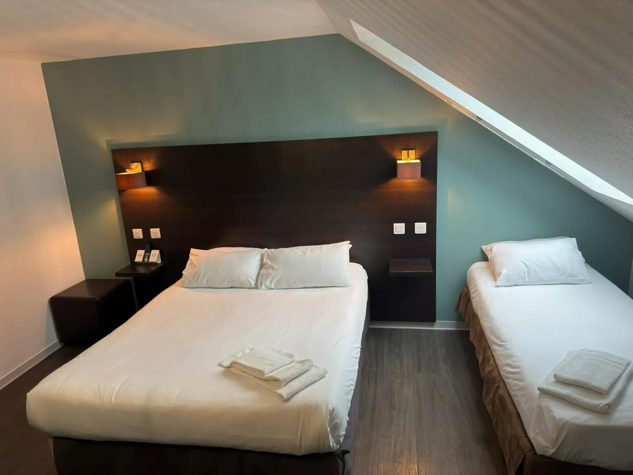 Photo of the whole room, Bed in Logis Hotel Lons-le-Saunier - Restaurant Le Grill