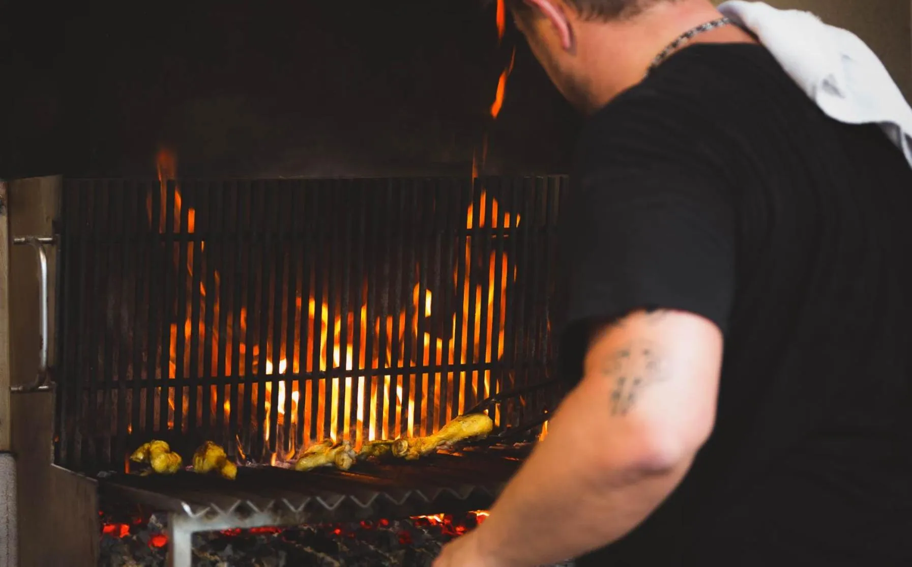 BBQ facilities in Logis Hotel Lons-le-Saunier - Restaurant Le Grill