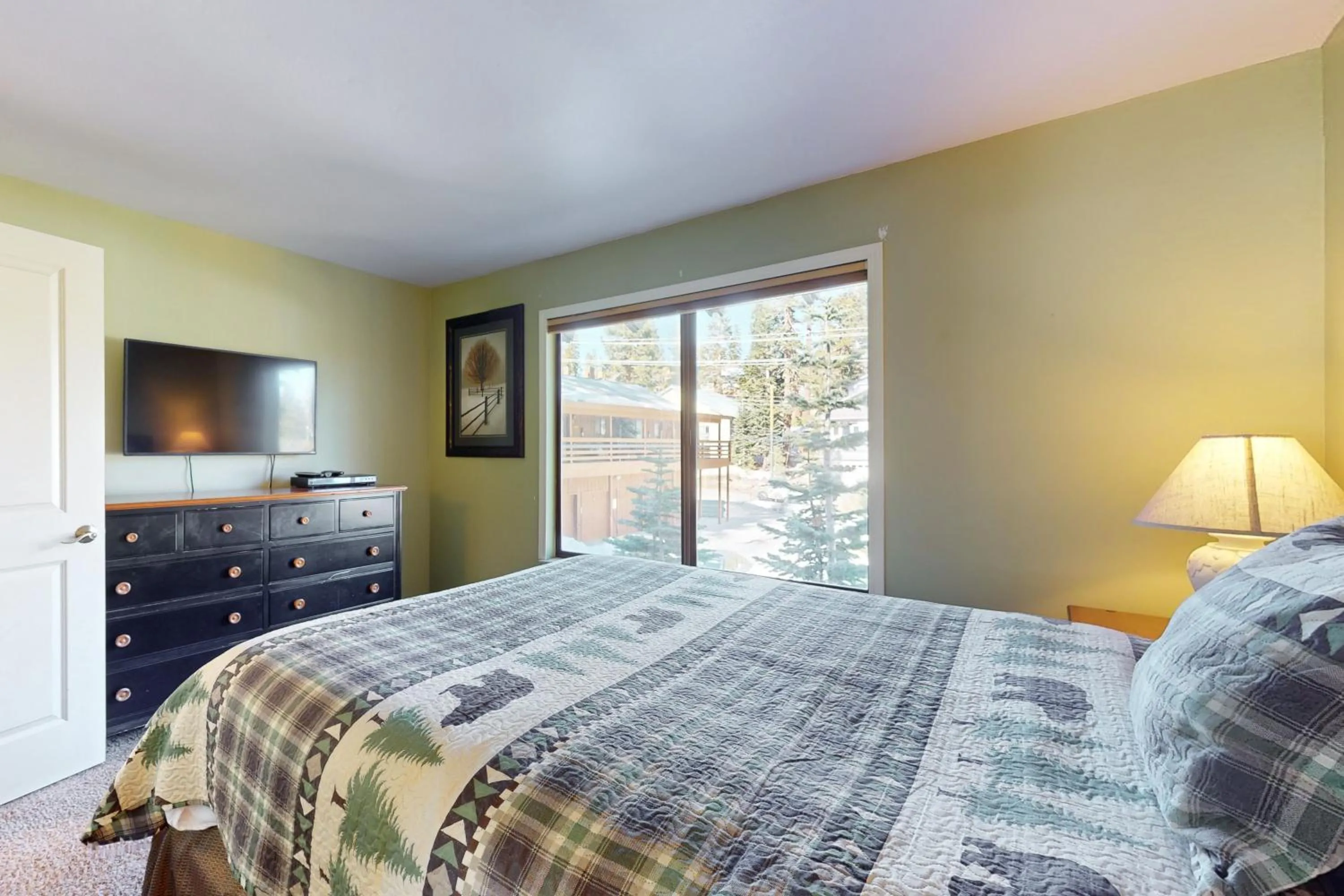 Bed in Discovery 4 162