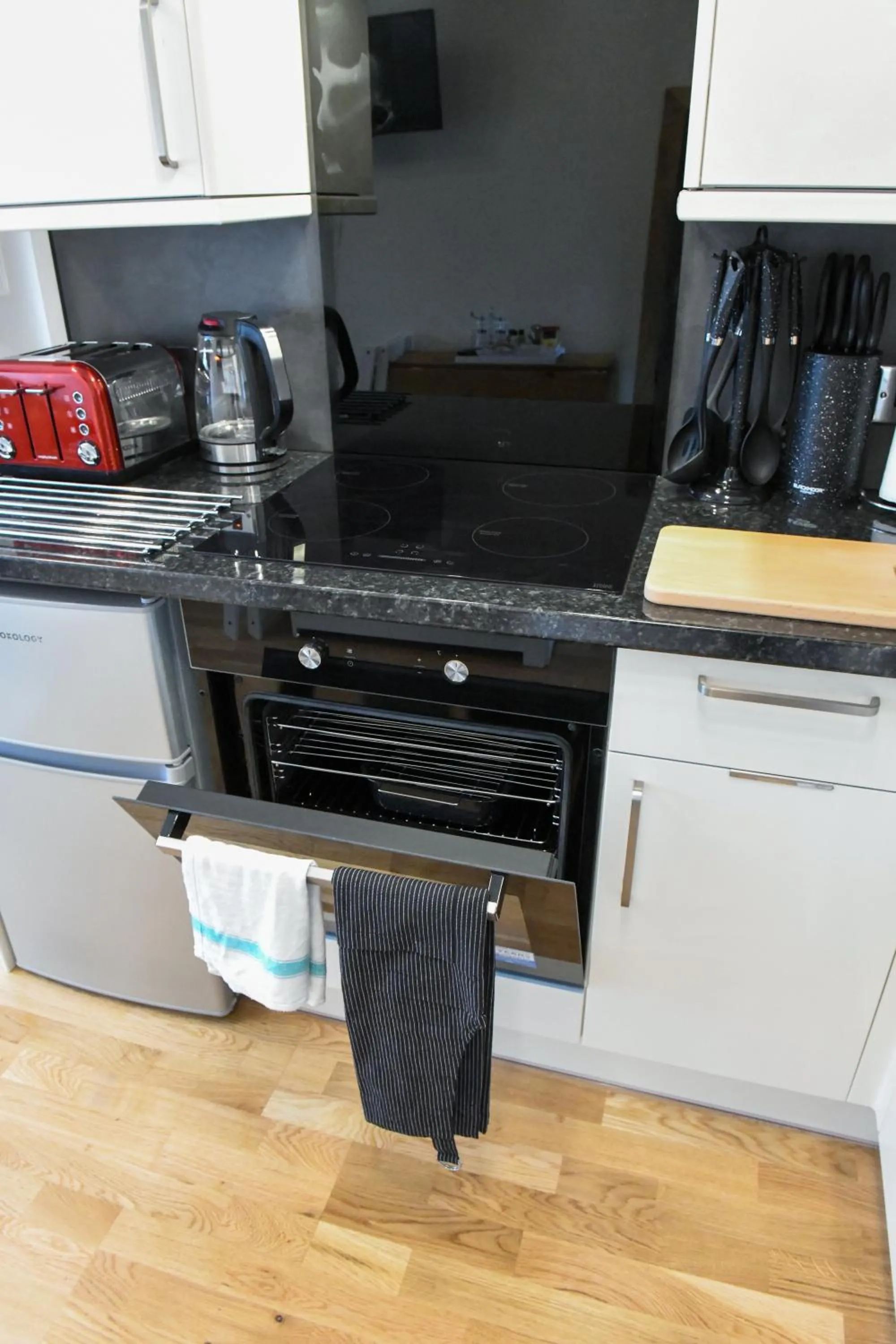 Kitchen or kitchenette in Fennec Apartments