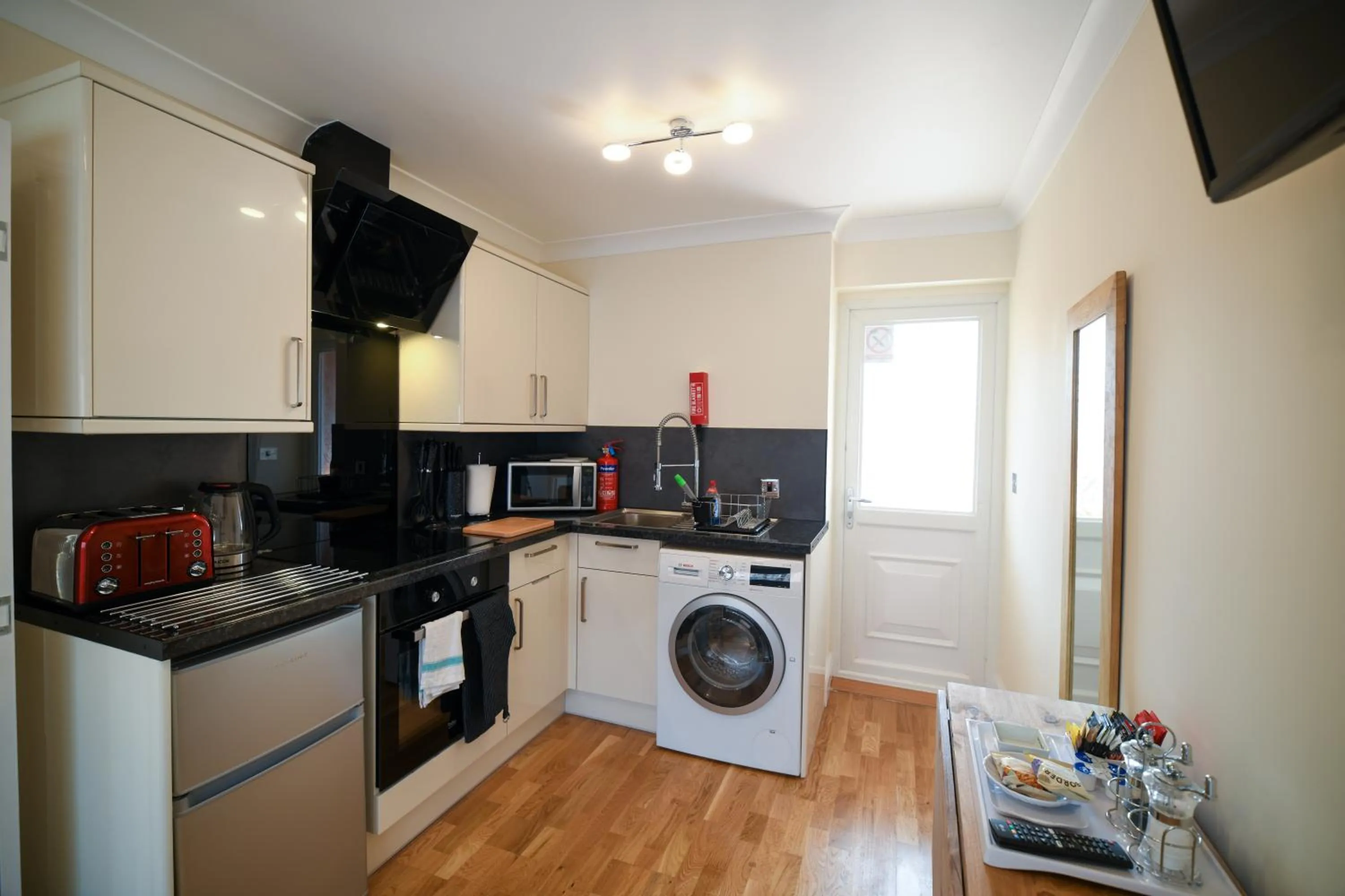 Kitchen or kitchenette in Fennec Apartments