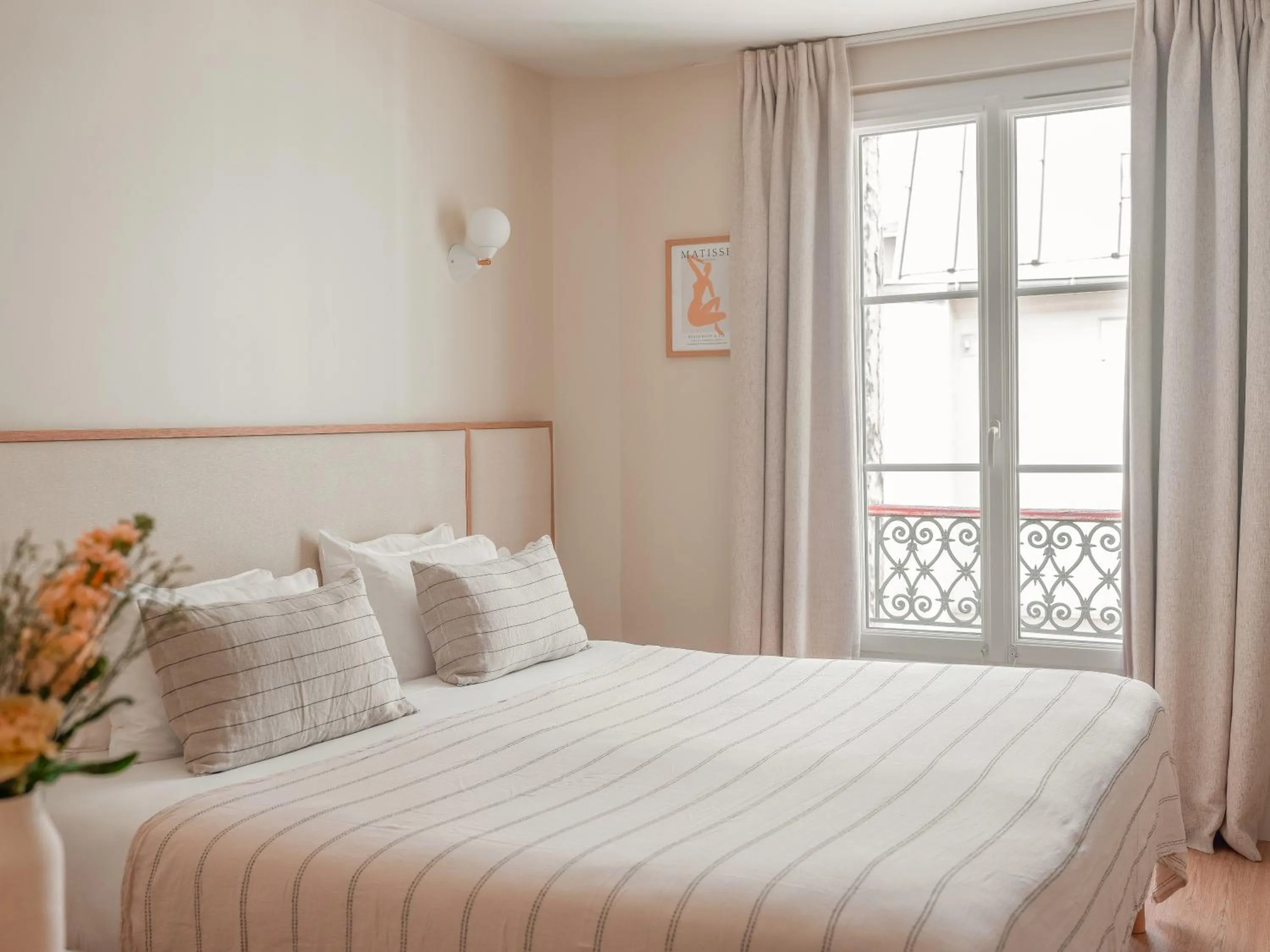 Bedroom, Bed in Hôtel BASSS