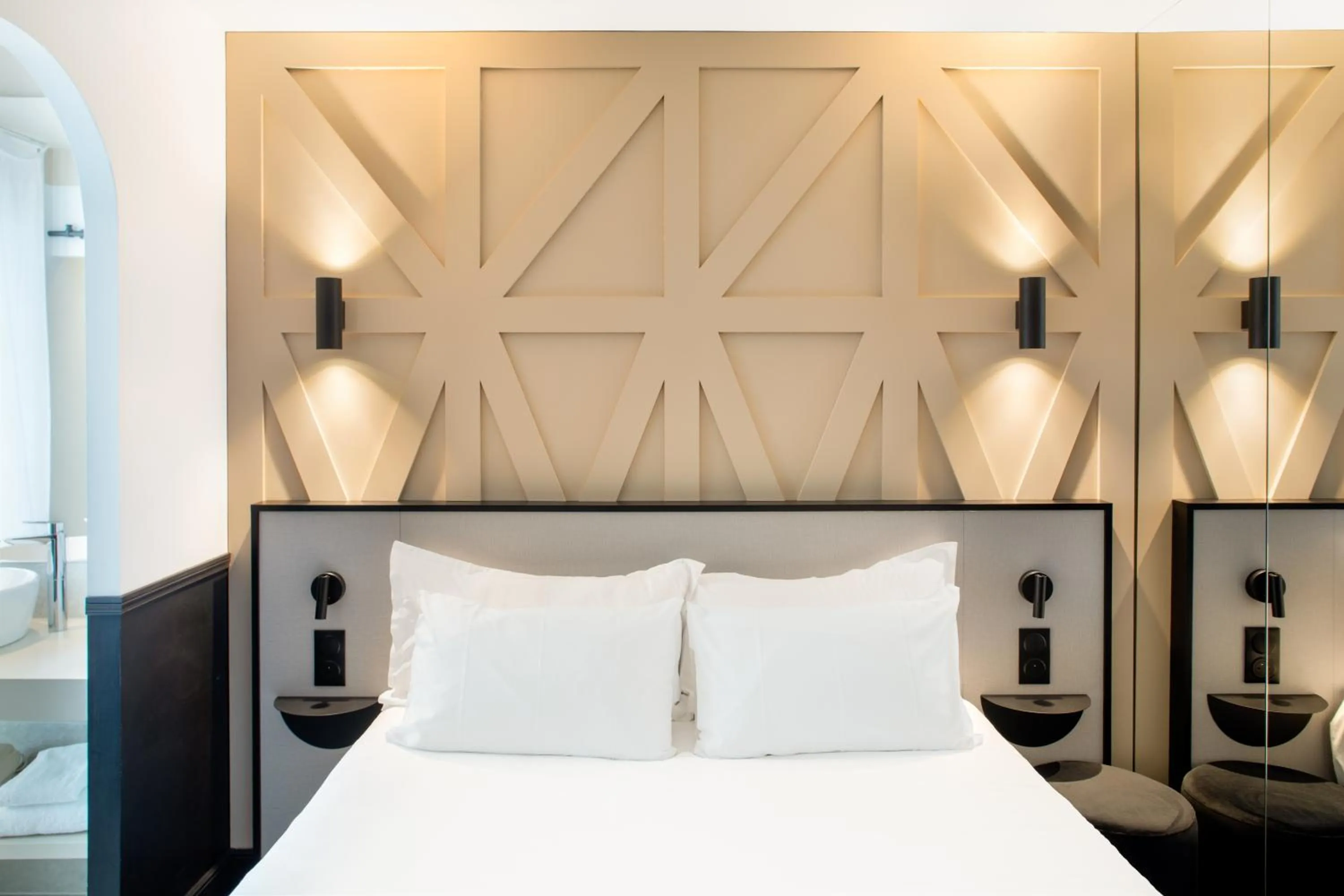 Bedroom, Bed in Logis Hotel Darcy Dijon Centre