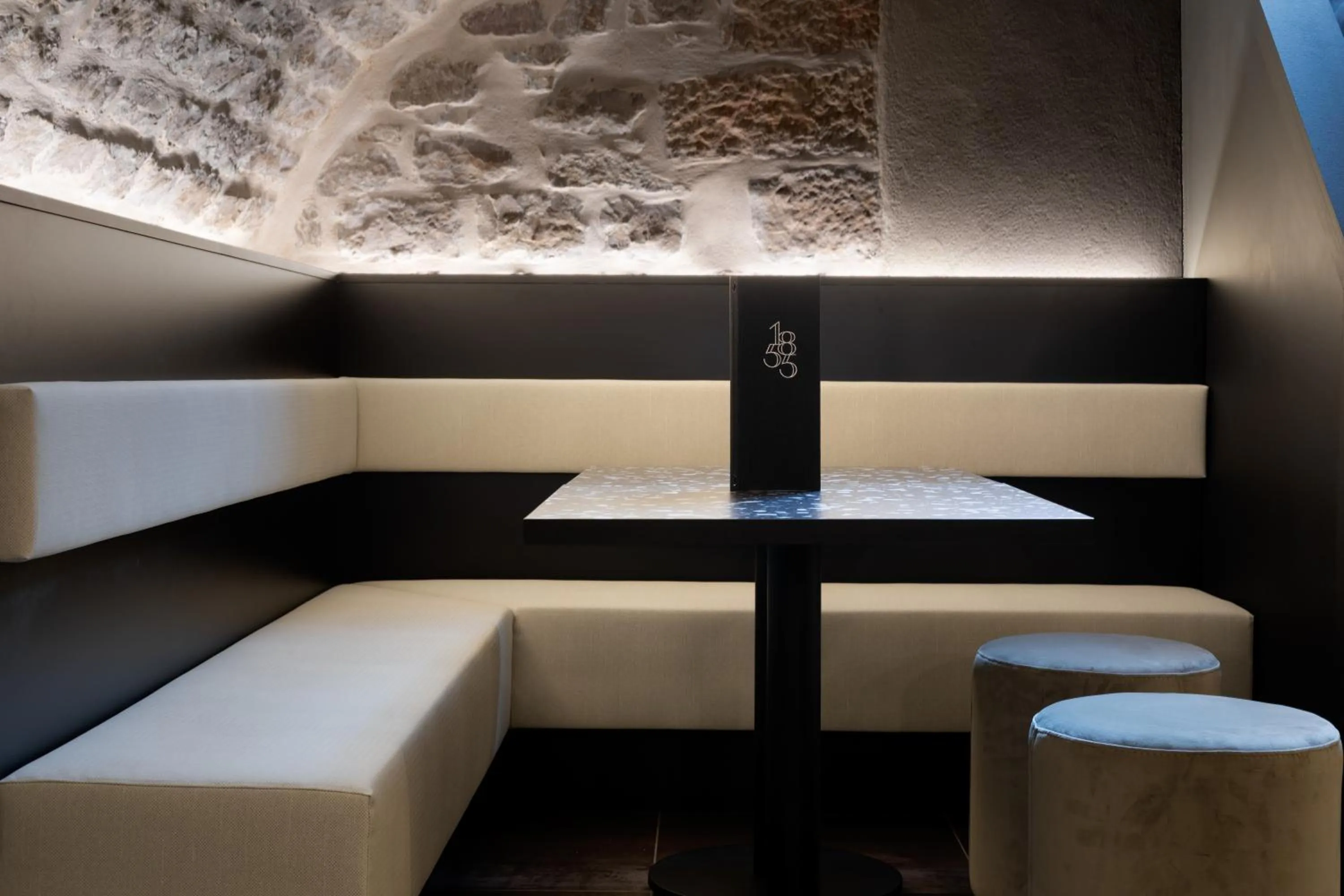 Lounge or bar in Logis Hotel Darcy Dijon Centre