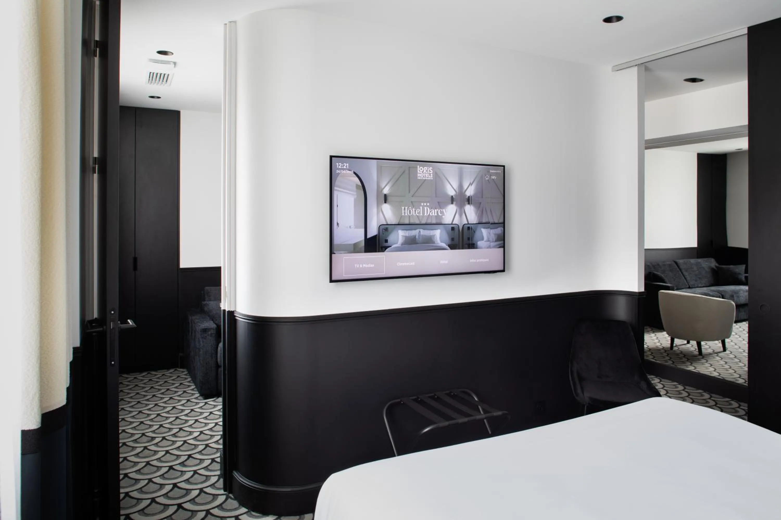 Photo of the whole room, Bed in Logis Hotel Darcy Dijon Centre