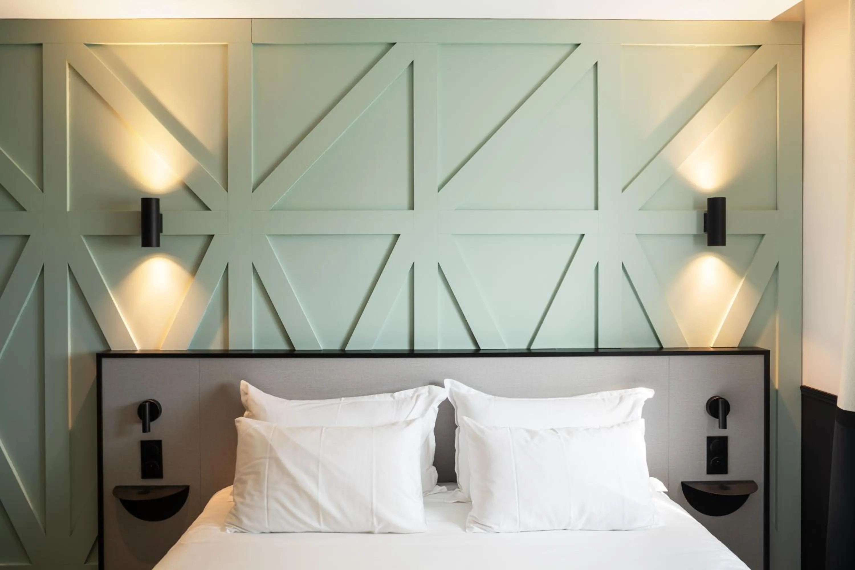 Bedroom, Bed in Logis Hotel Darcy Dijon Centre