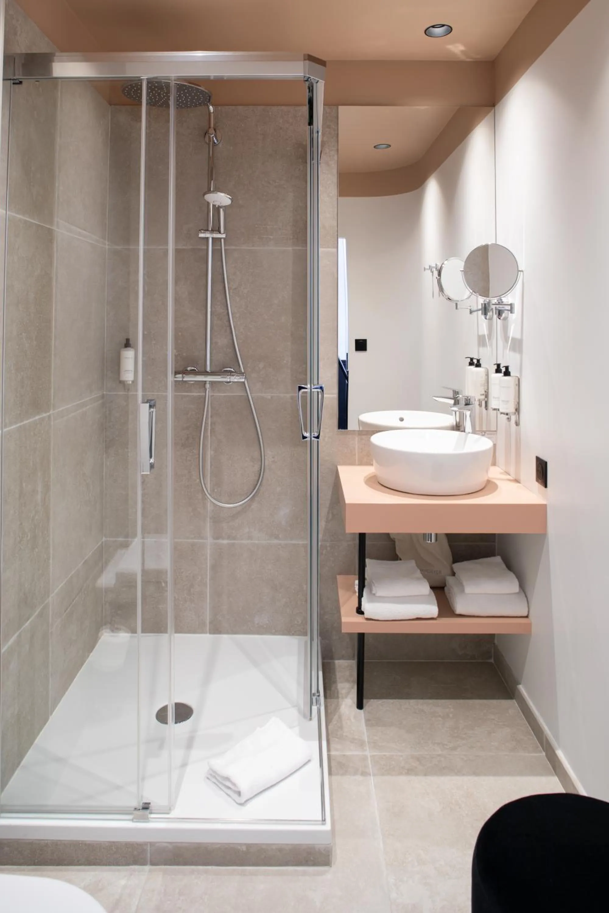 Bathroom in Logis Hotel Darcy Dijon Centre