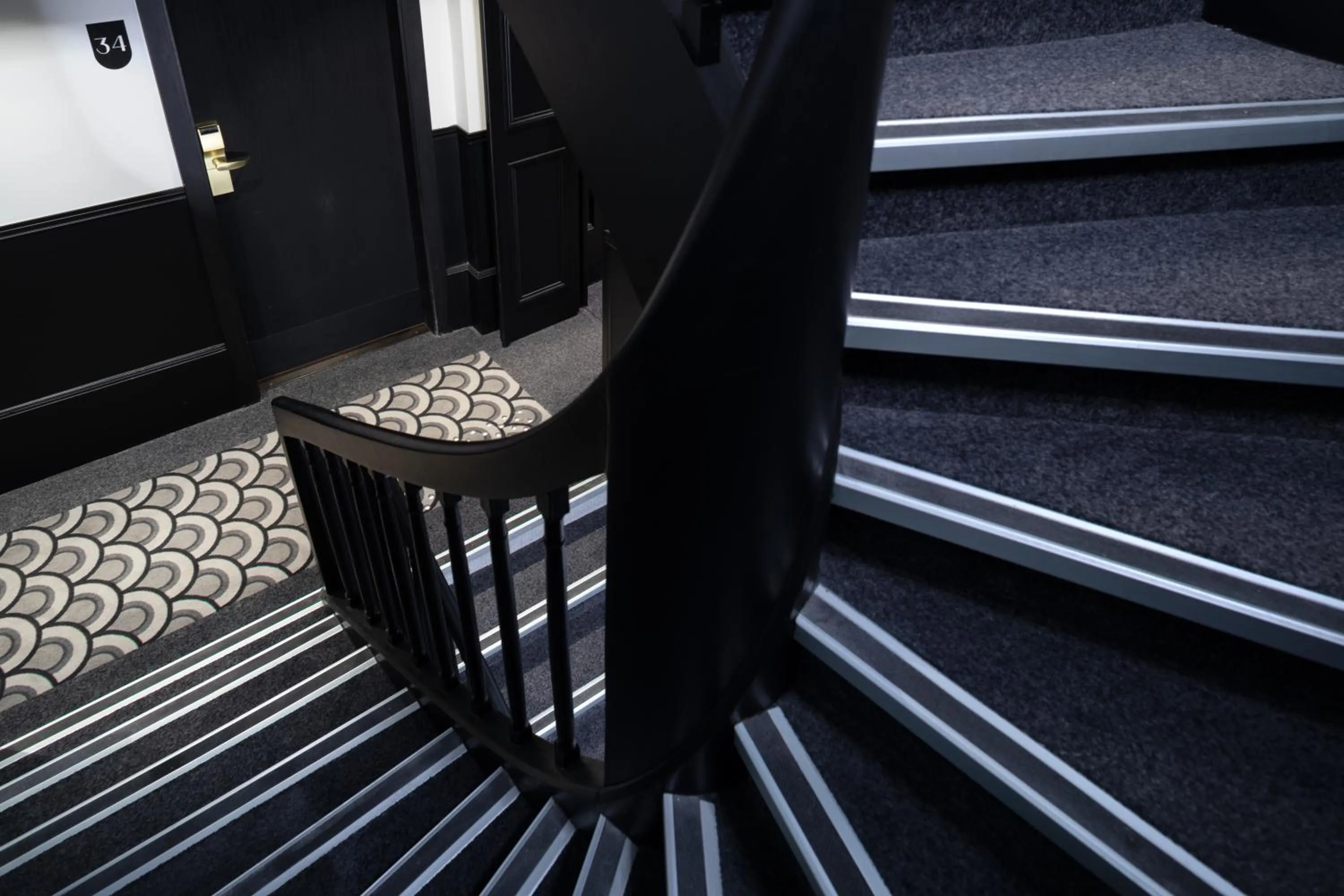 Property building, Bed in Logis Hotel Darcy Dijon Centre