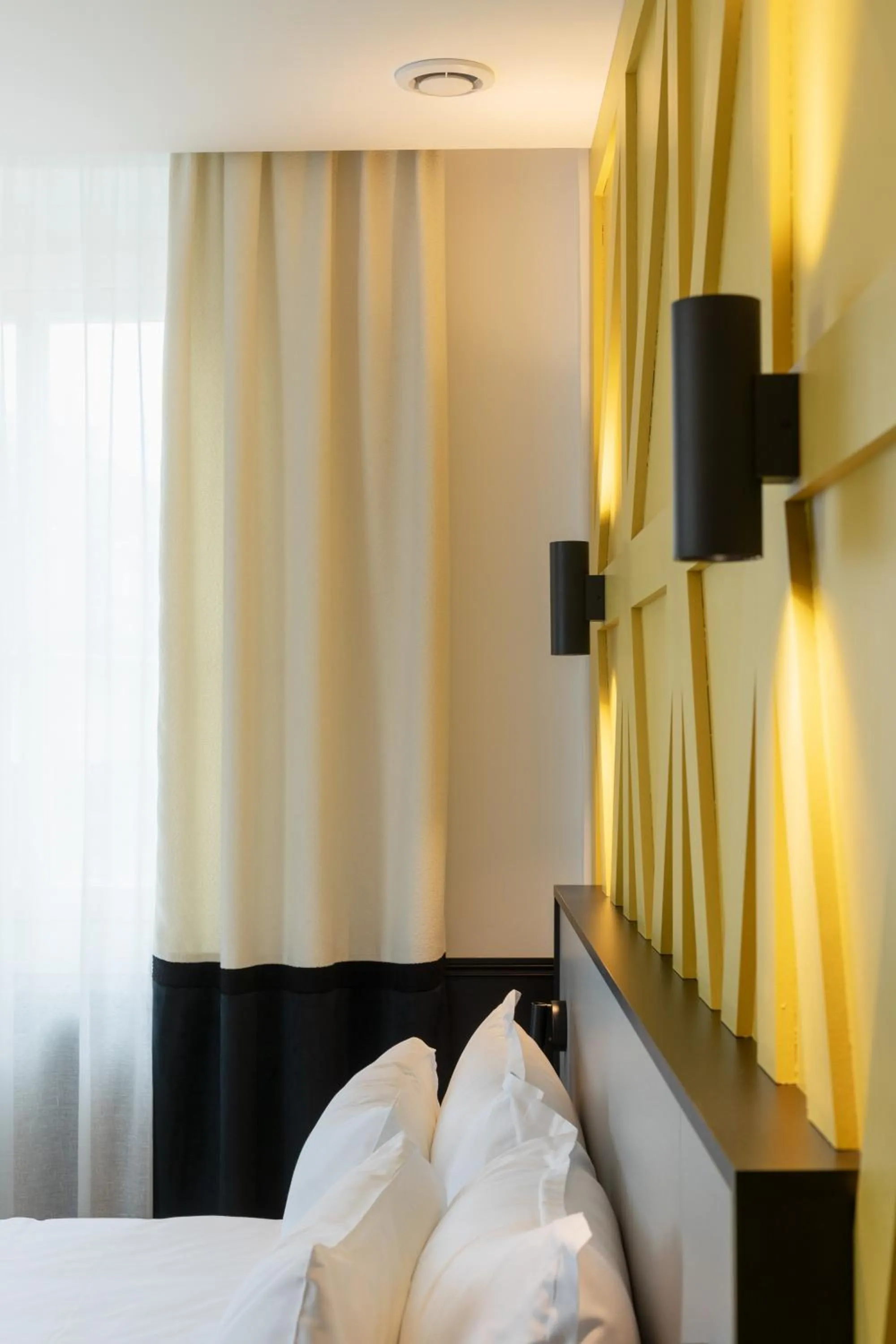 Bedroom, Bed in Logis Hotel Darcy Dijon Centre