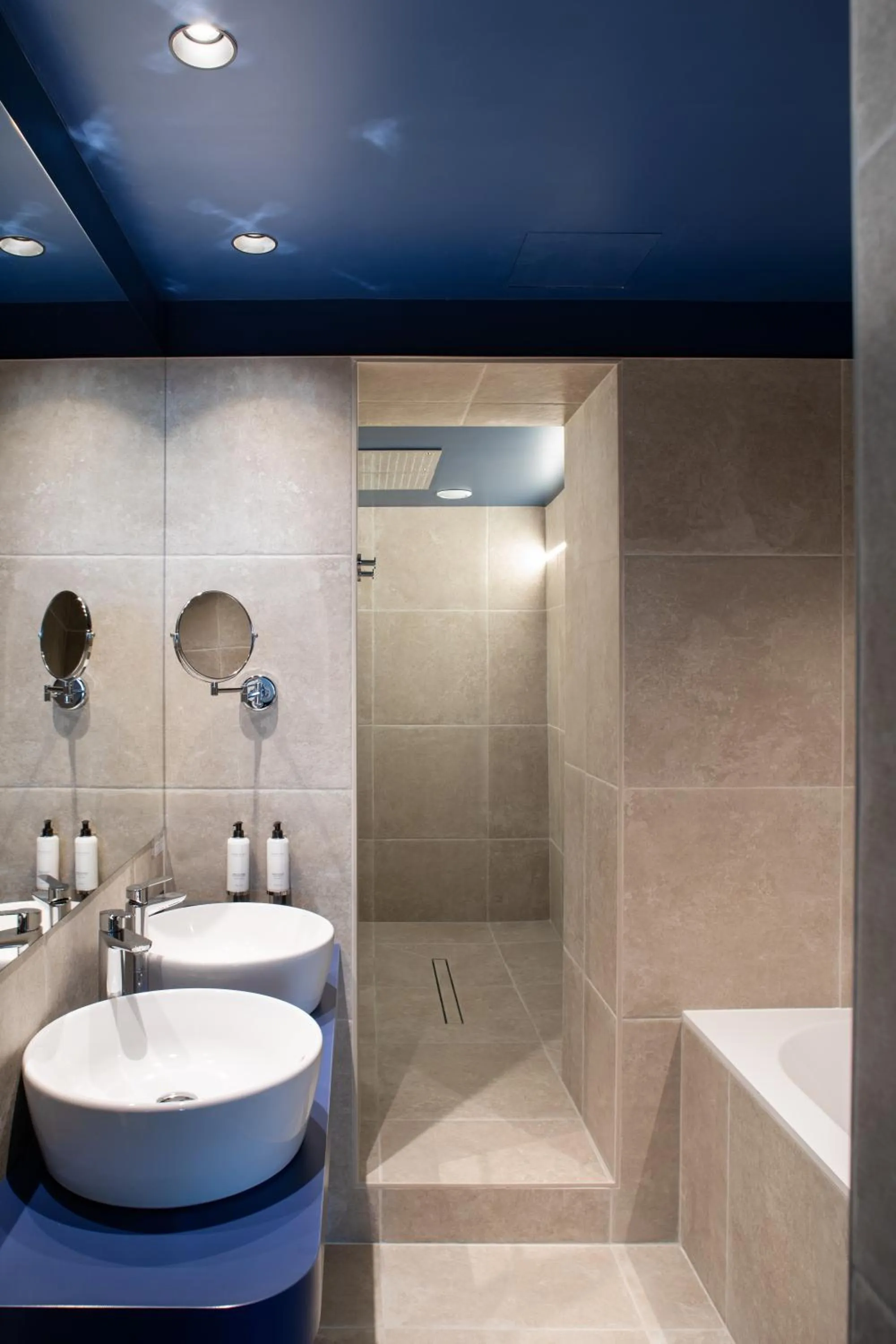 Bathroom in Logis Hotel Darcy Dijon Centre