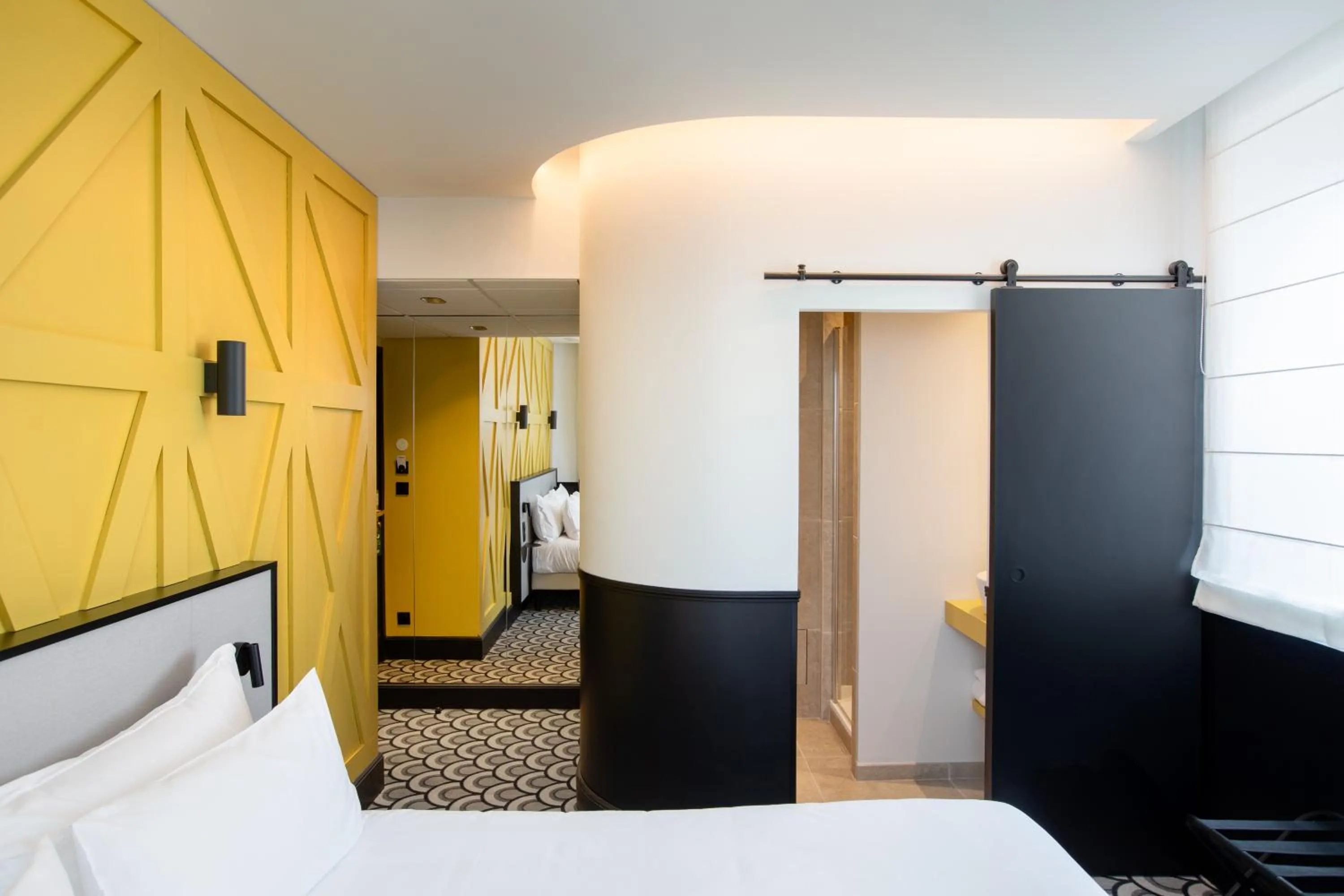 Photo of the whole room, Bed in Logis Hotel Darcy Dijon Centre