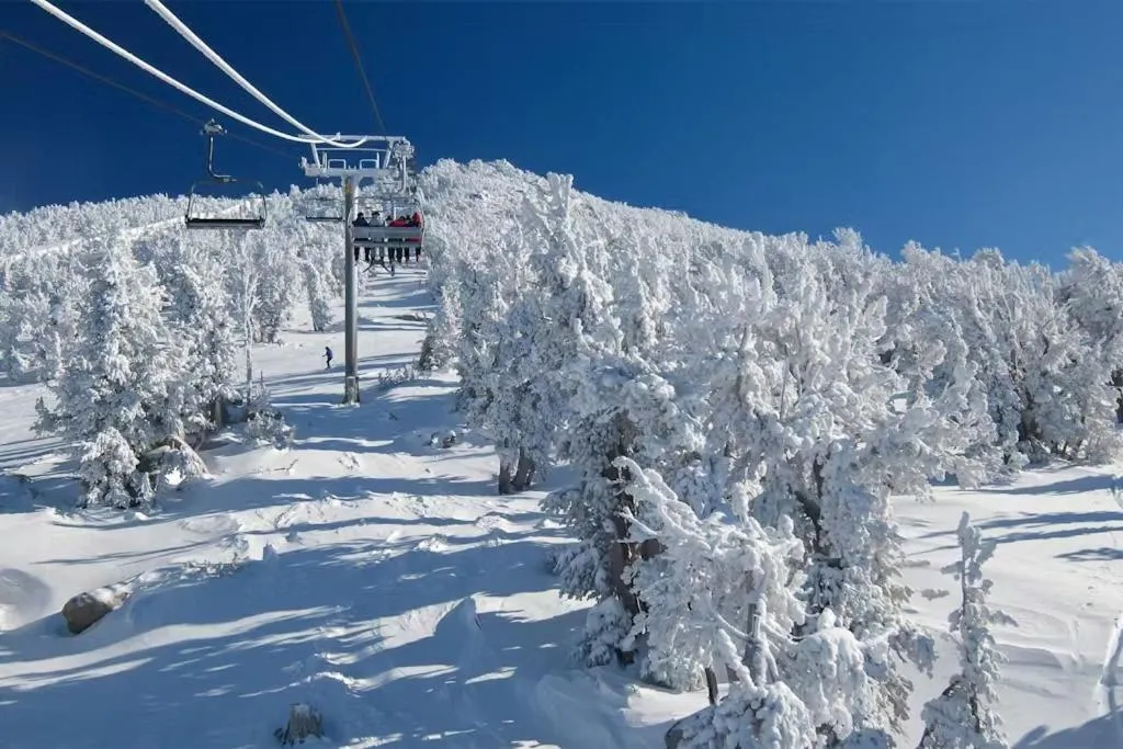 Mammoth Ski & Racquet 124