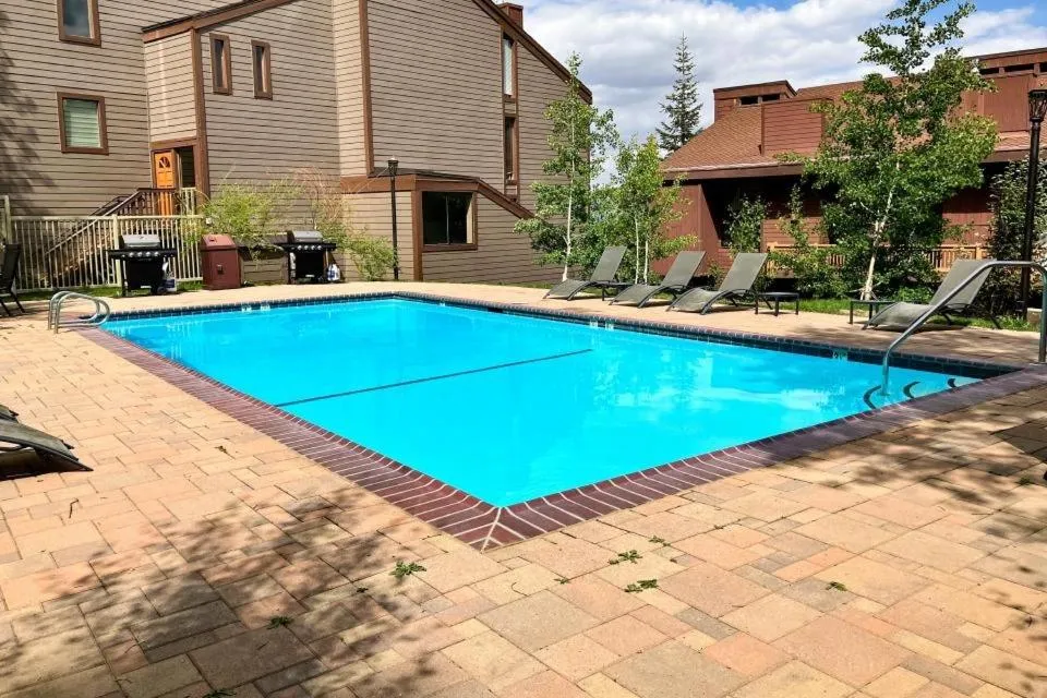 Mammoth Ski & Racquet 124