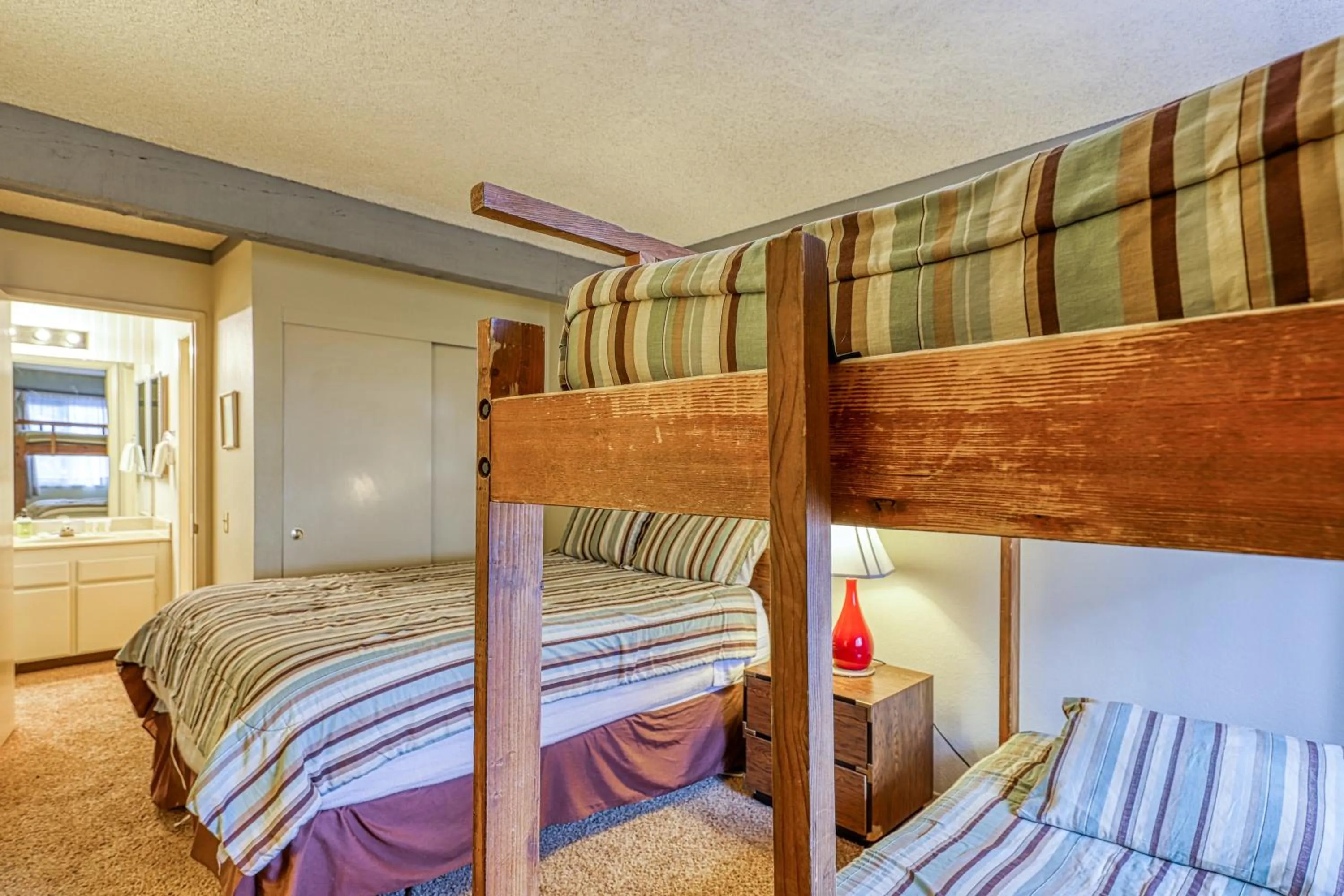 Bed in Mammoth Ski & Racquet 124