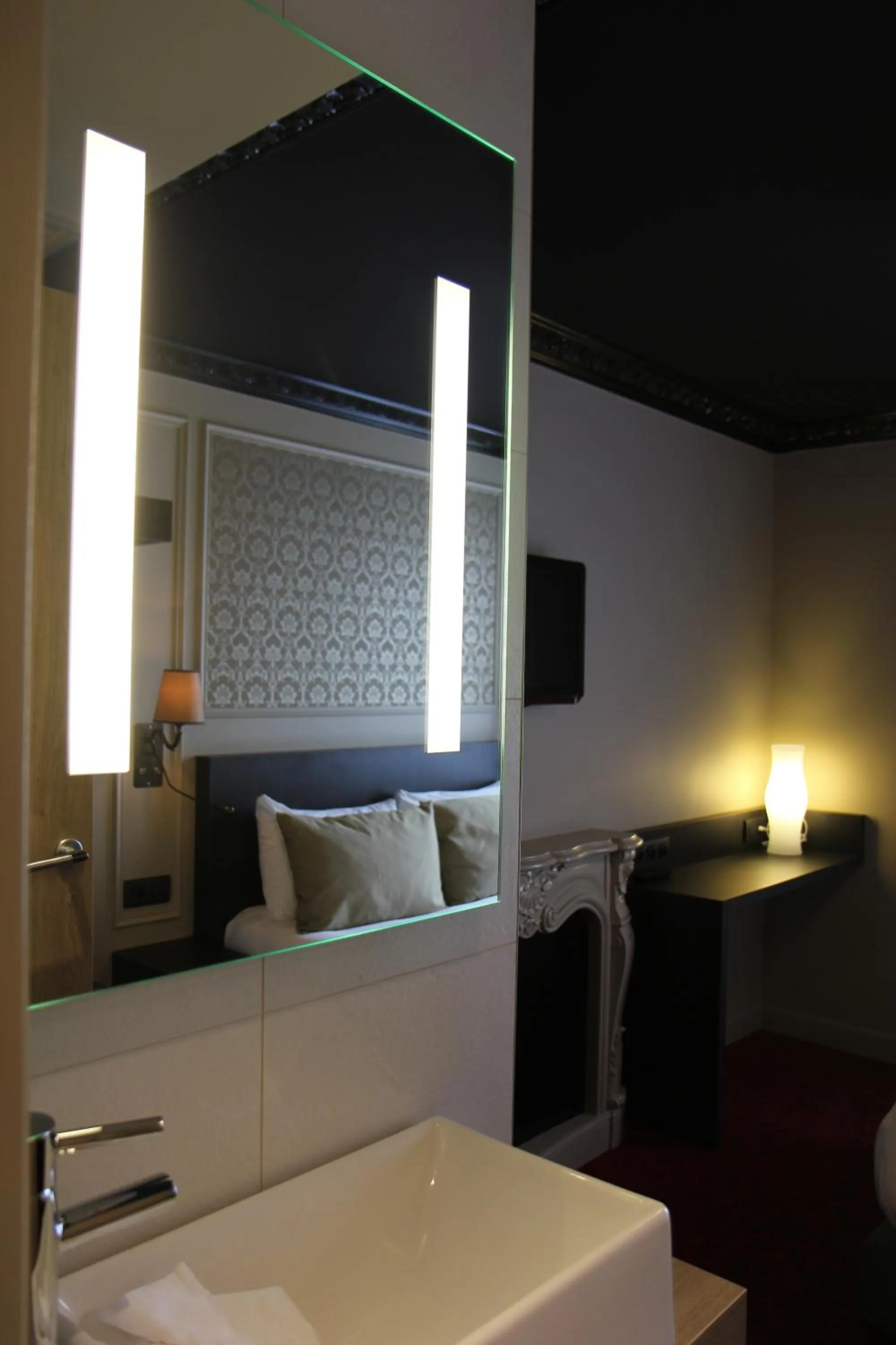 Bathroom in Best Western Le Montmartre – Saint Pierre