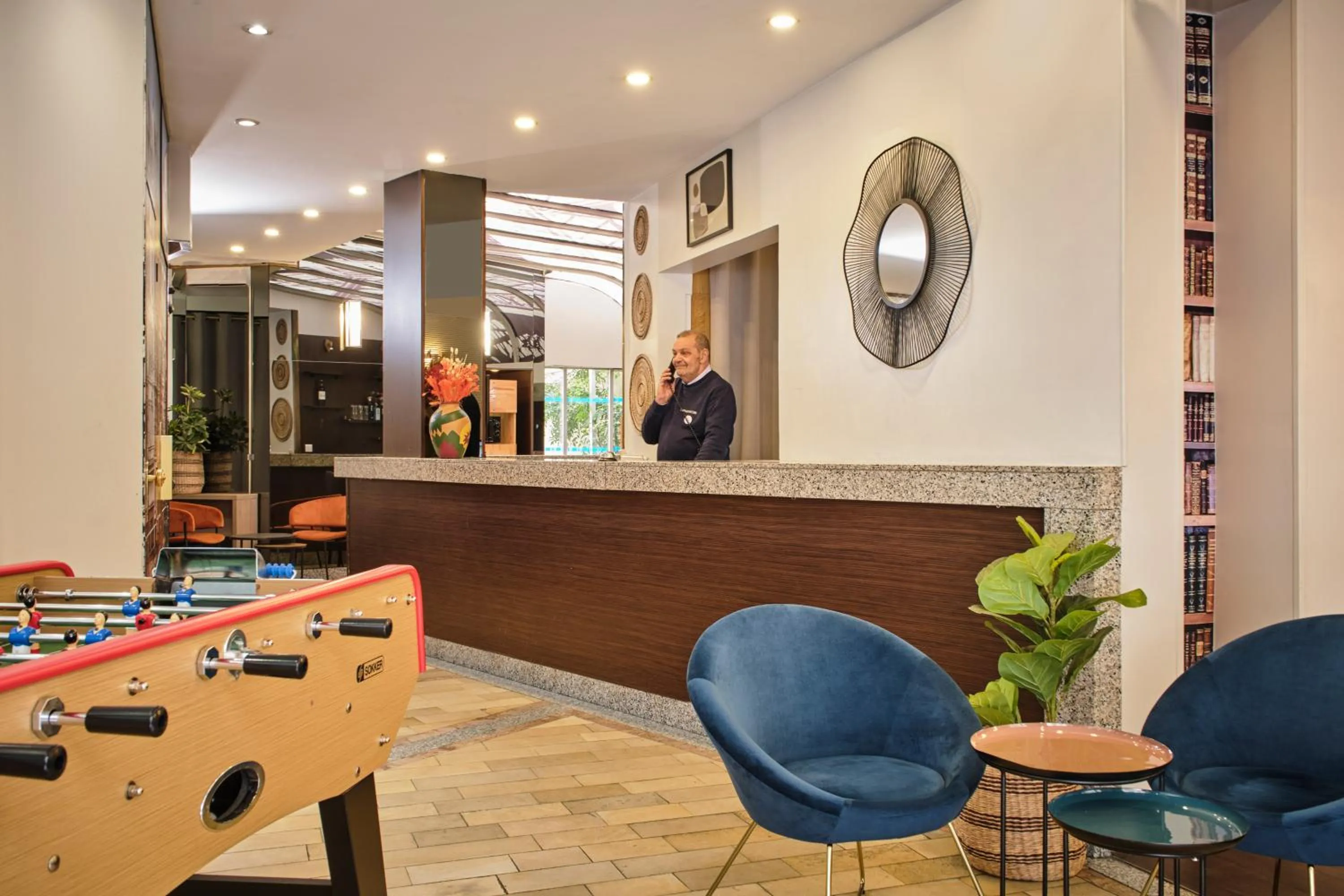 Lobby or reception in Abaca Messidor by Happyculture