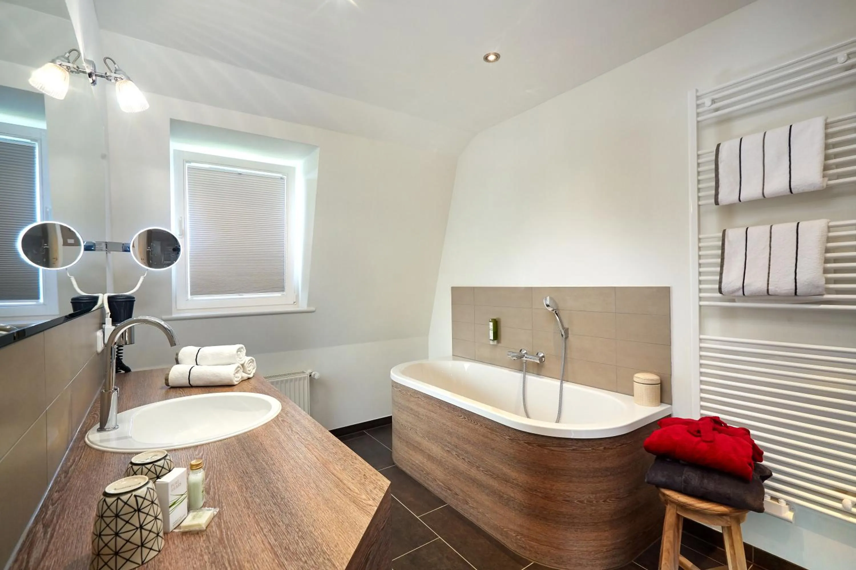 Shower in Schloss Kaarz mit Park