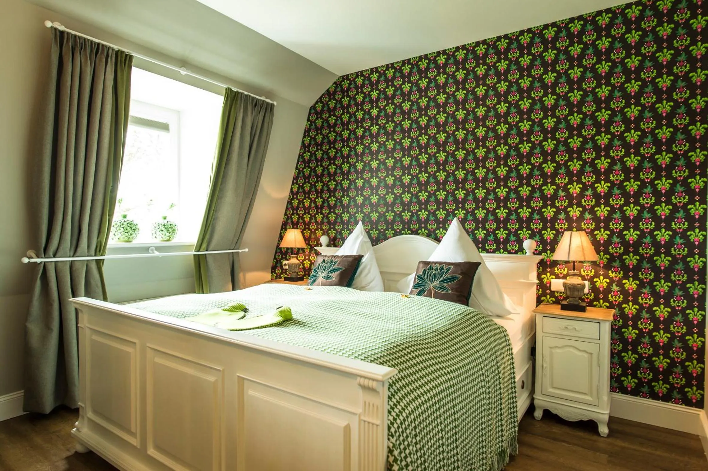 Photo of the whole room, Bed in Schloss Kaarz mit Park