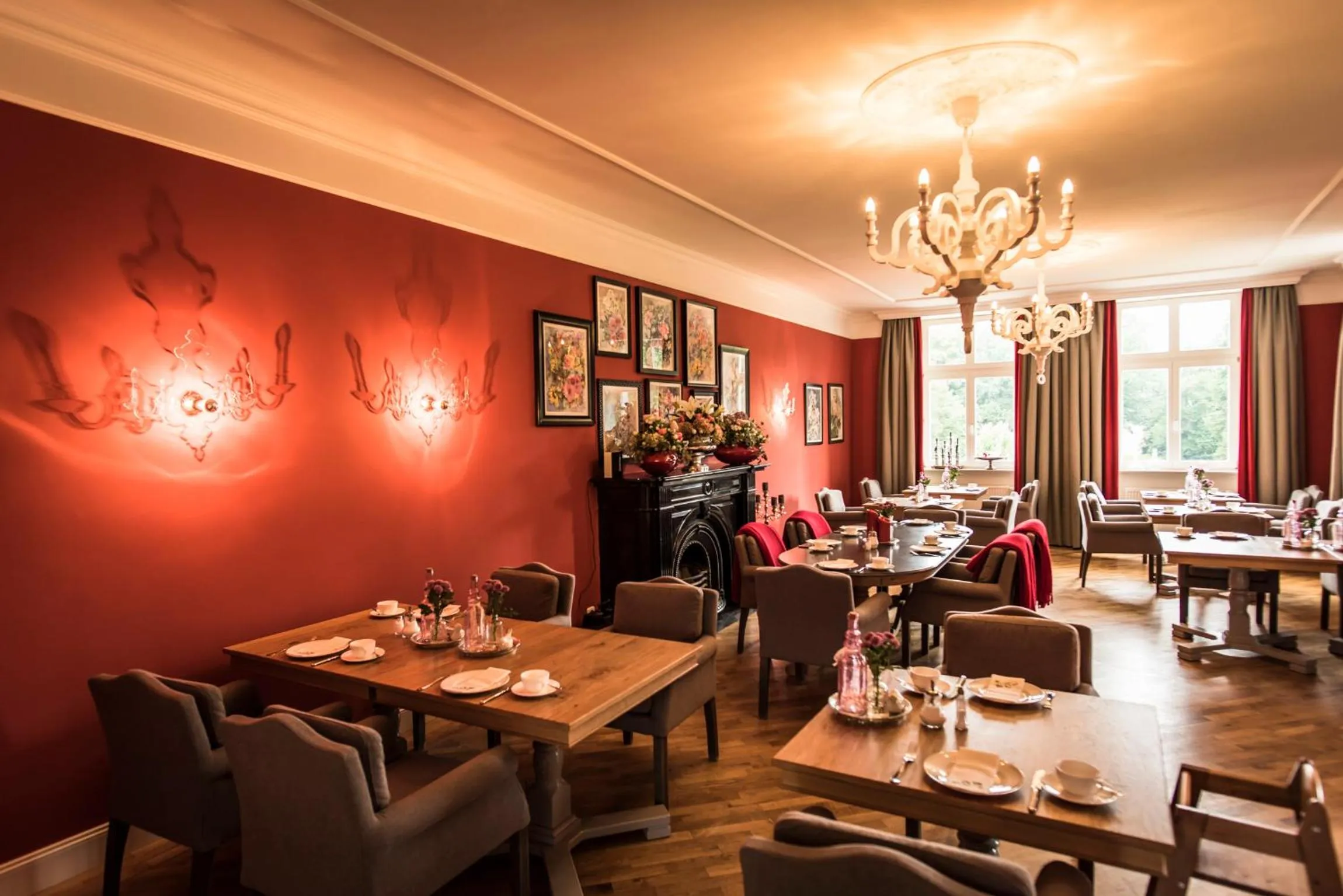 Restaurant/places to eat in Schloss Kaarz mit Park