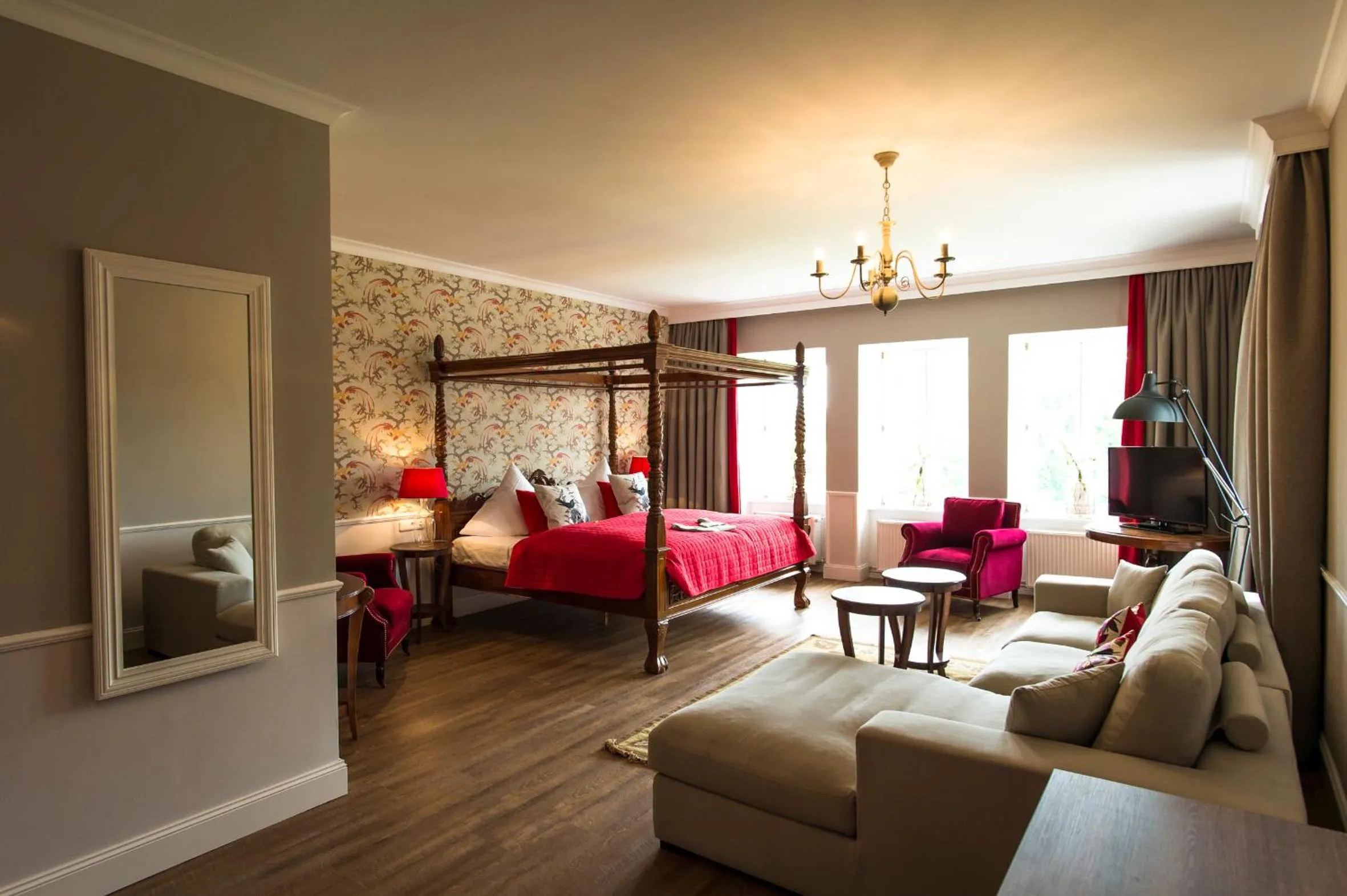 Photo of the whole room, Bed in Schloss Kaarz mit Park