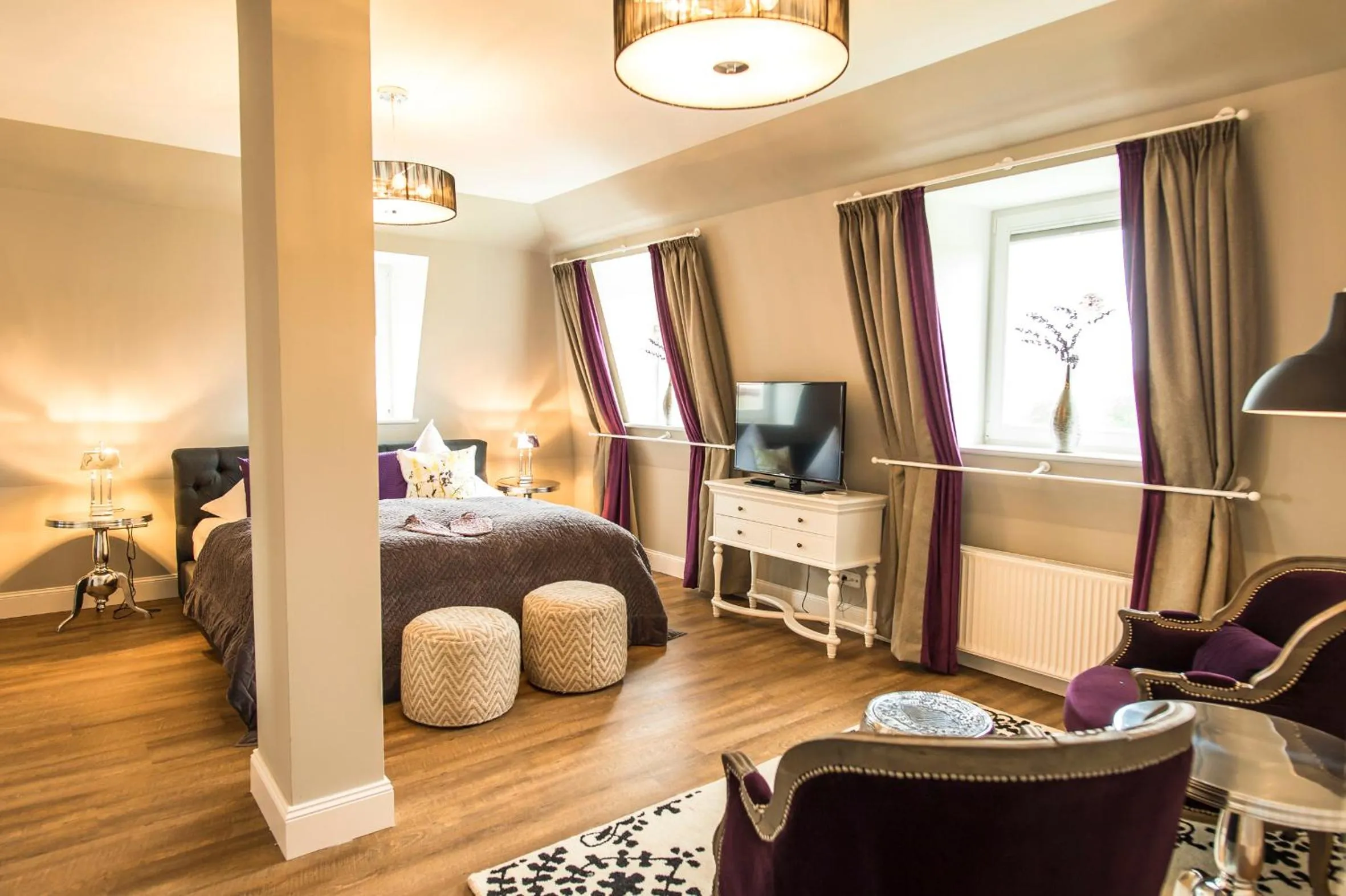 Photo of the whole room, Bed in Schloss Kaarz mit Park