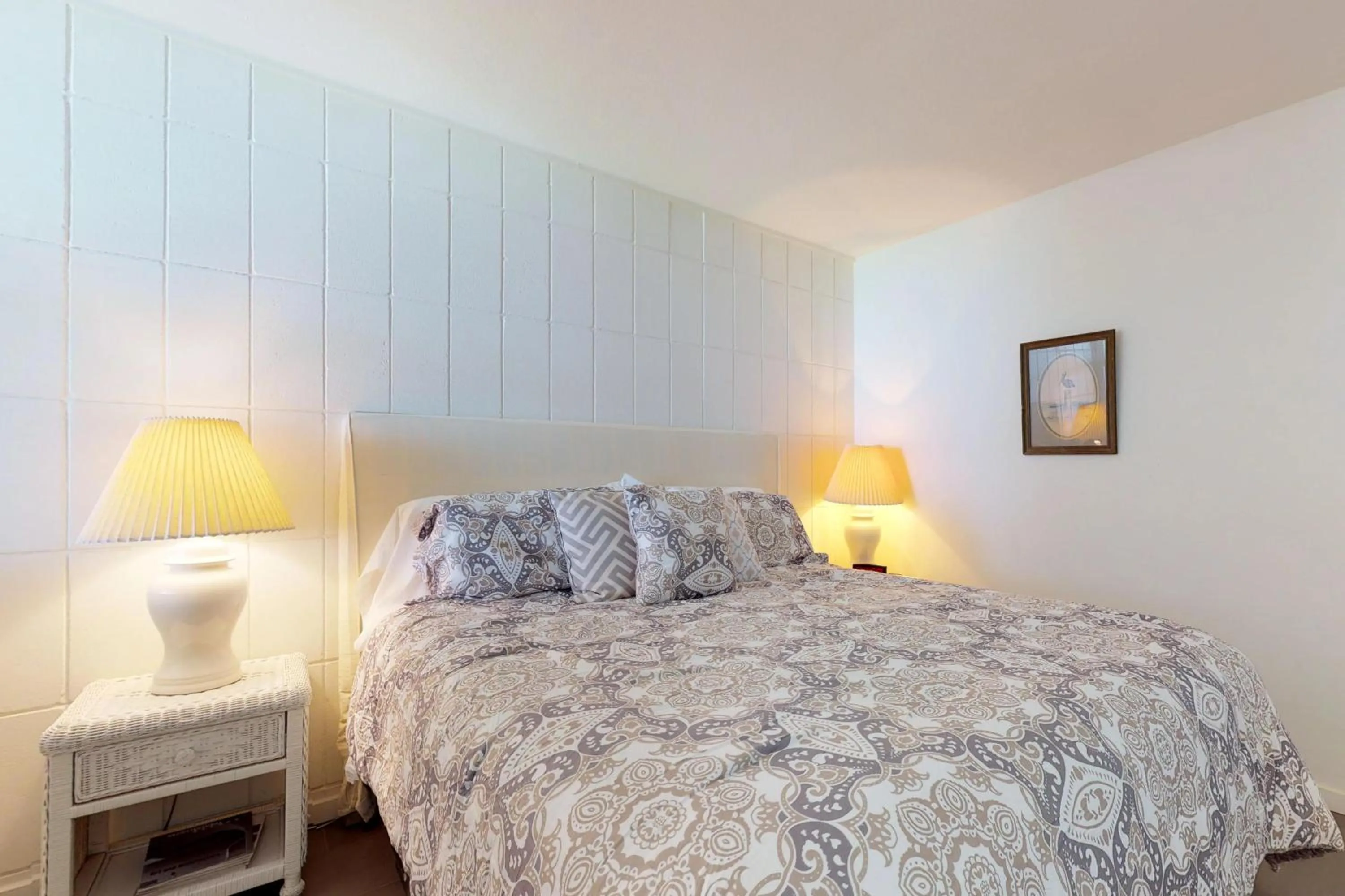 Bed in La Playa Condominium 209