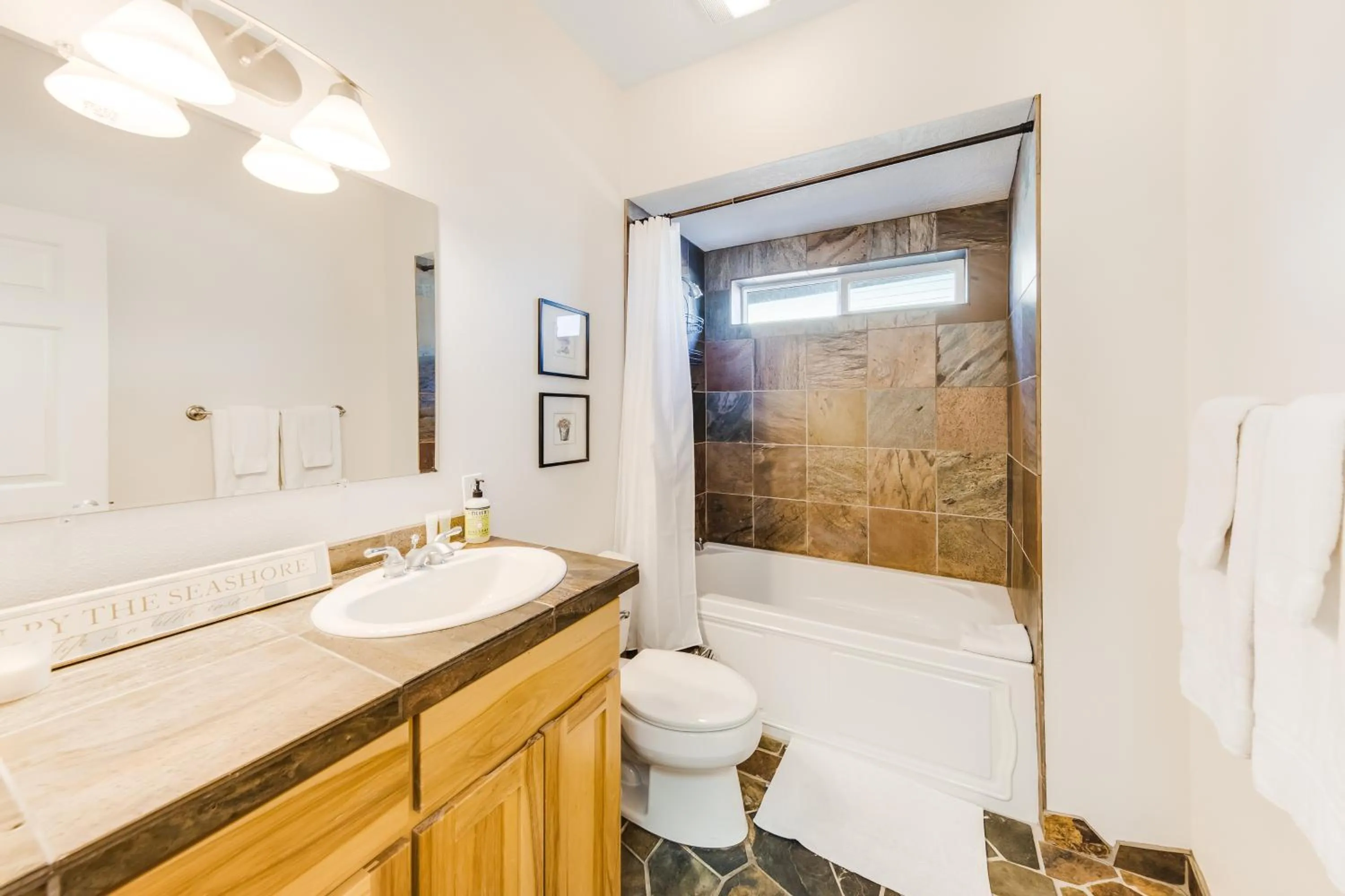 Yaquina Lighthouse View Beach Home