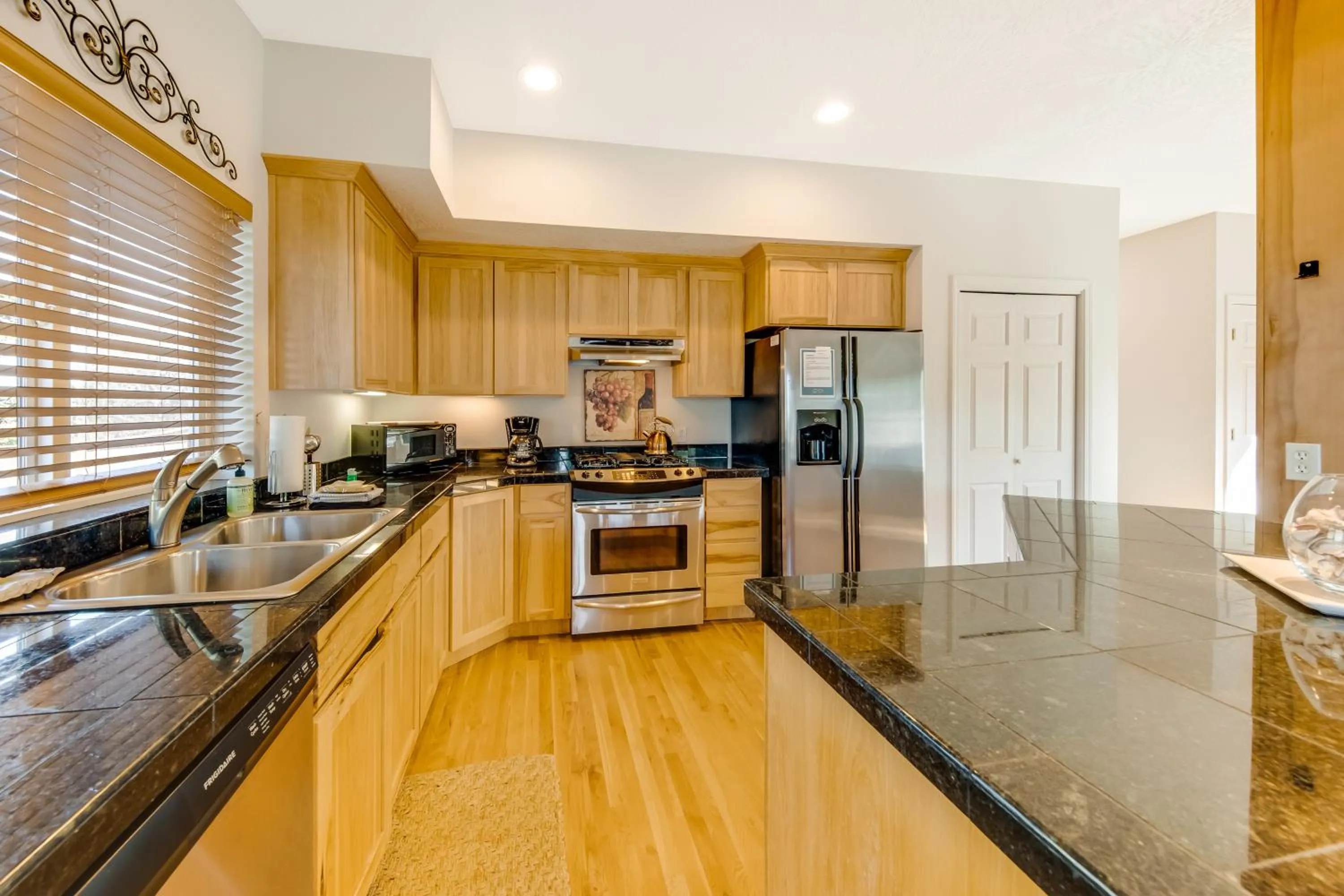 Yaquina Lighthouse View Beach Home