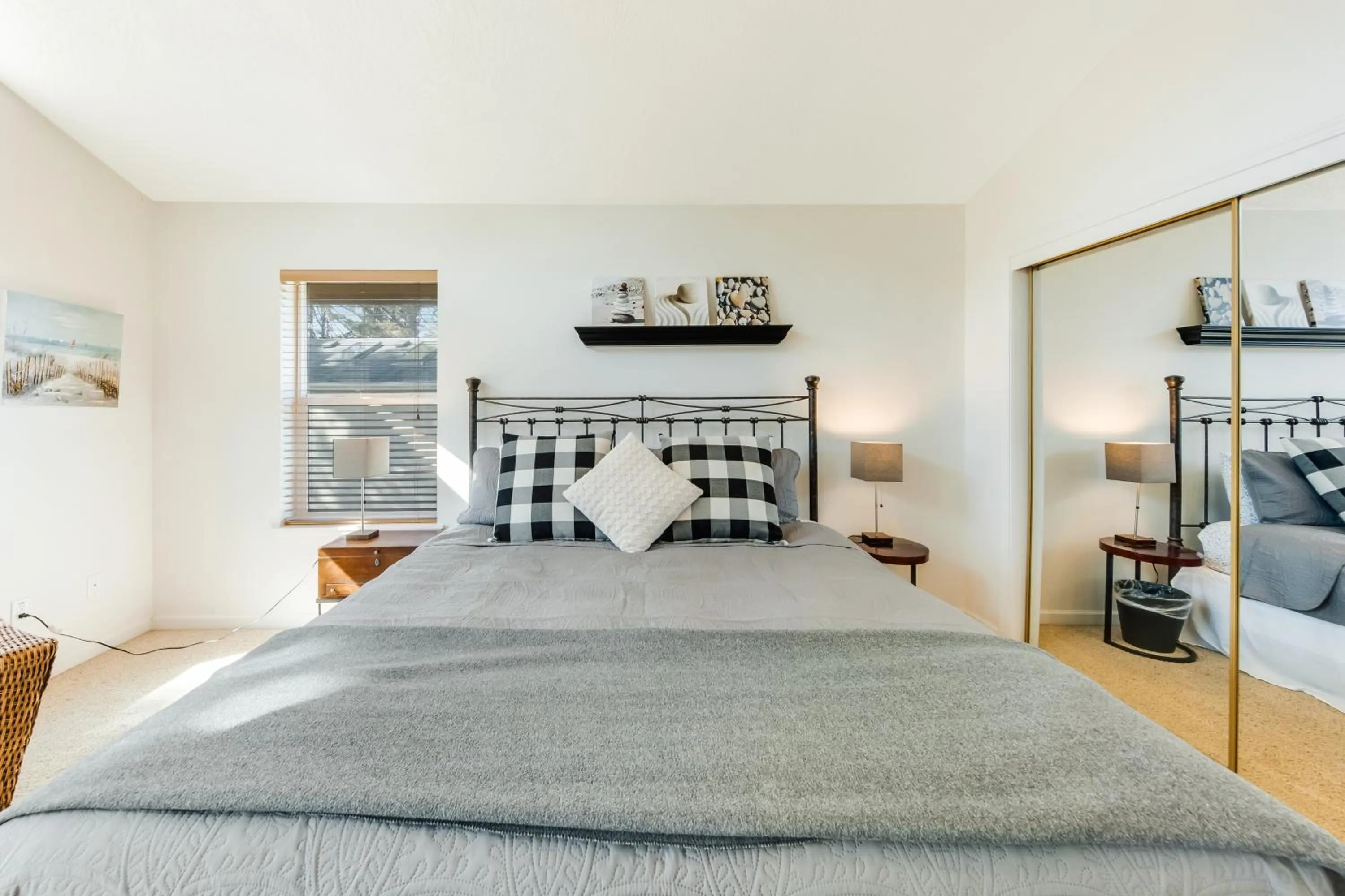 Bed in Yaquina Lighthouse View Beach Home